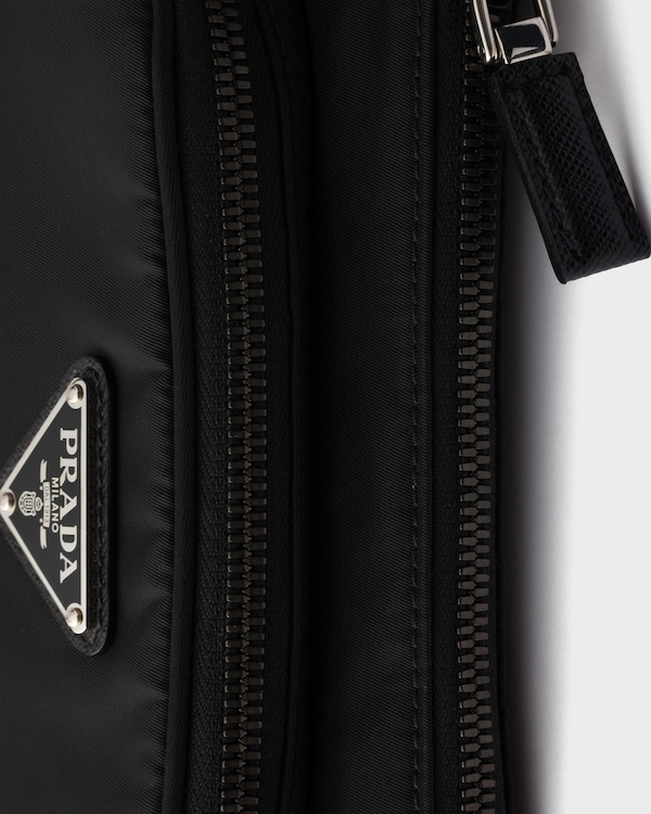Sac porté épaule en Re-Nylon et cuir Saffiano - Noir Sac porté épaule en Re-Nylon et cuir Saffiano - Noir
