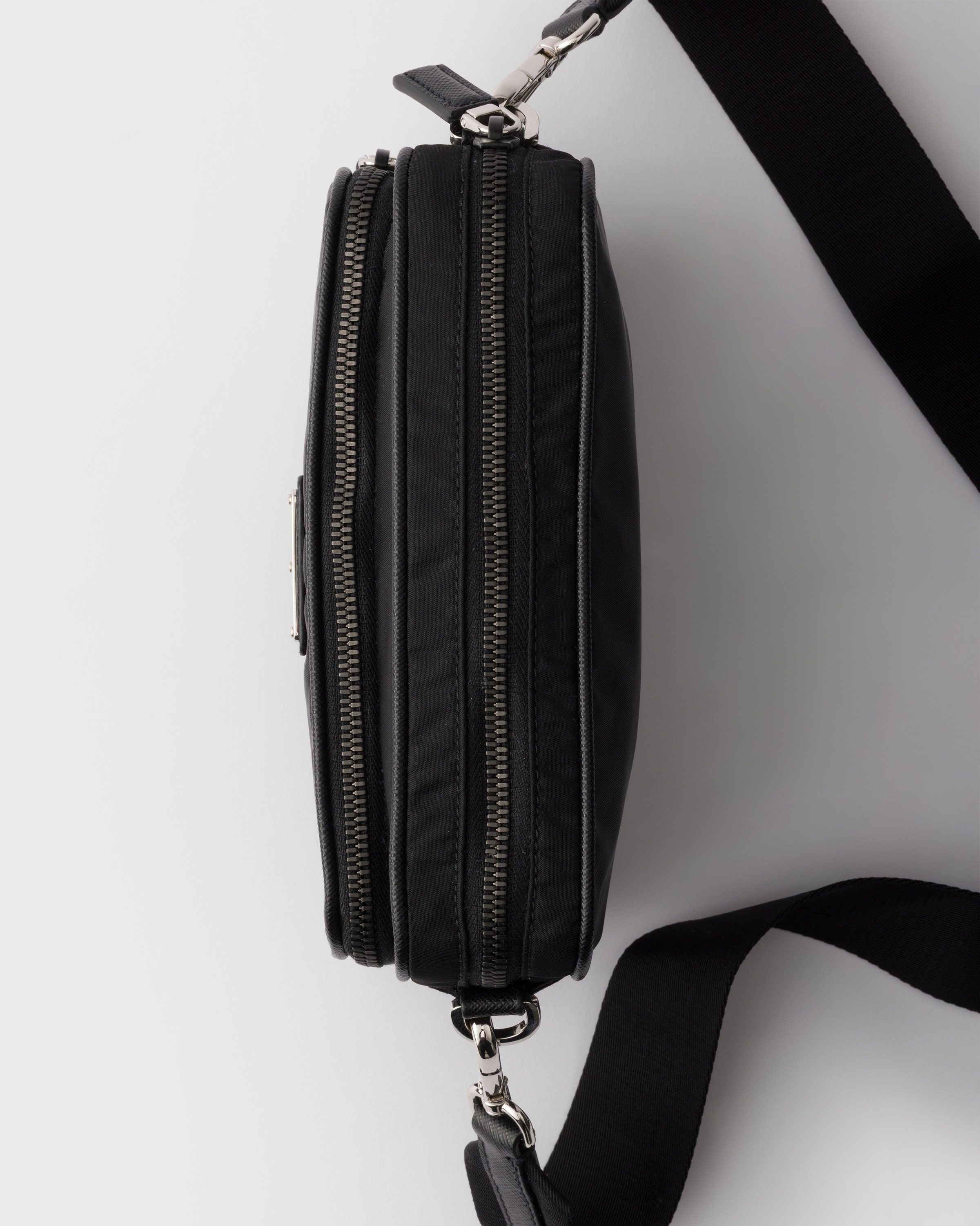 ブラック Re-nylon Xサフィアーノレザー ショルダーバッグ | PRADA - 日本