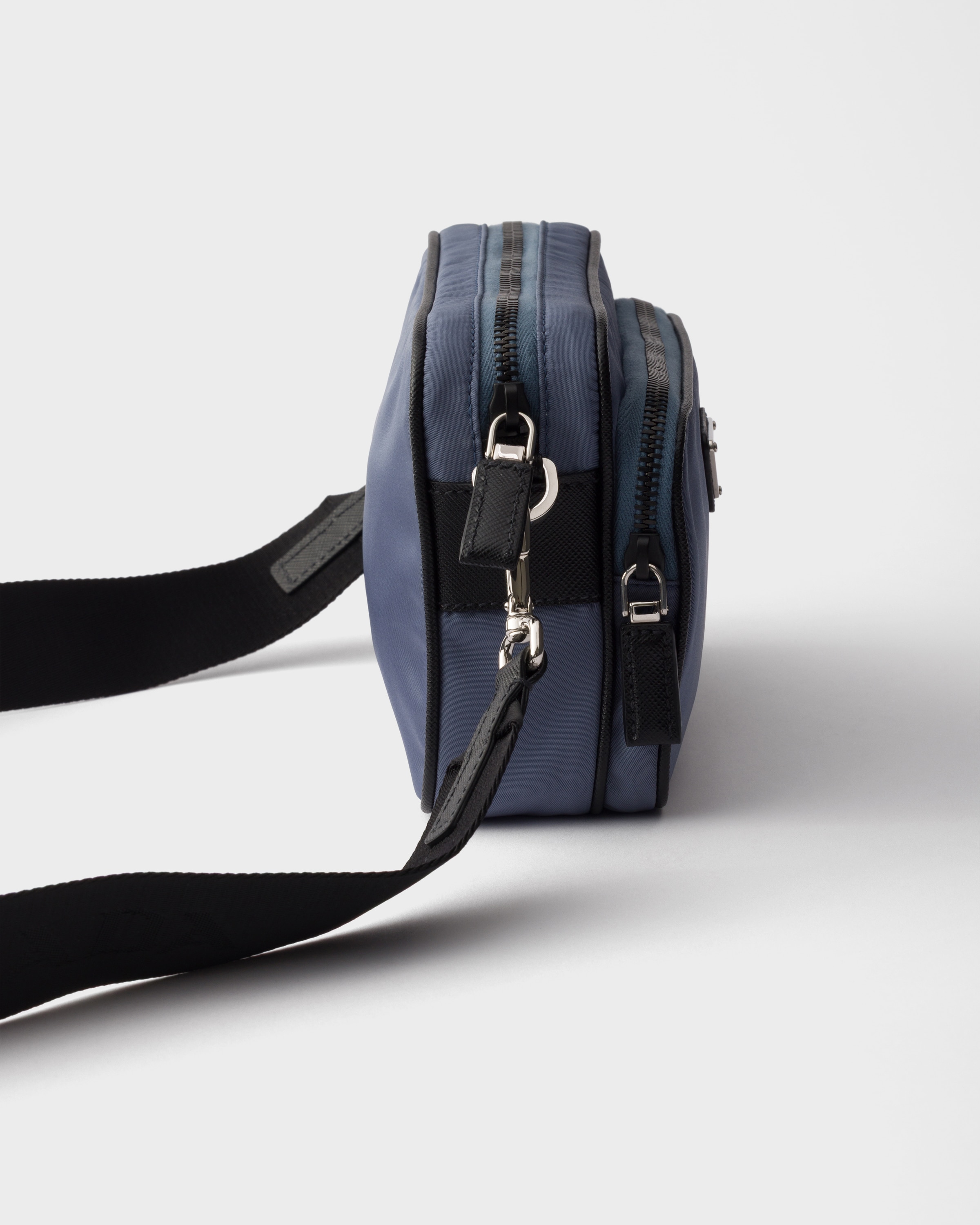 アビエーションブルー Re-Nylon xサフィアーノレザー ショルダーバッグ