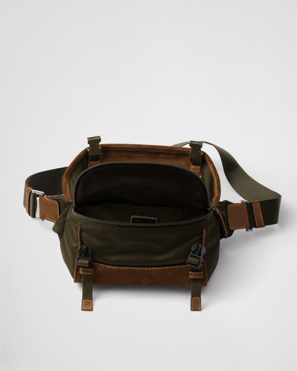 Bolsa de ombro pequena em Re-Nylon e camurça Bolsa de ombro pequena em Re-Nylon e camurça