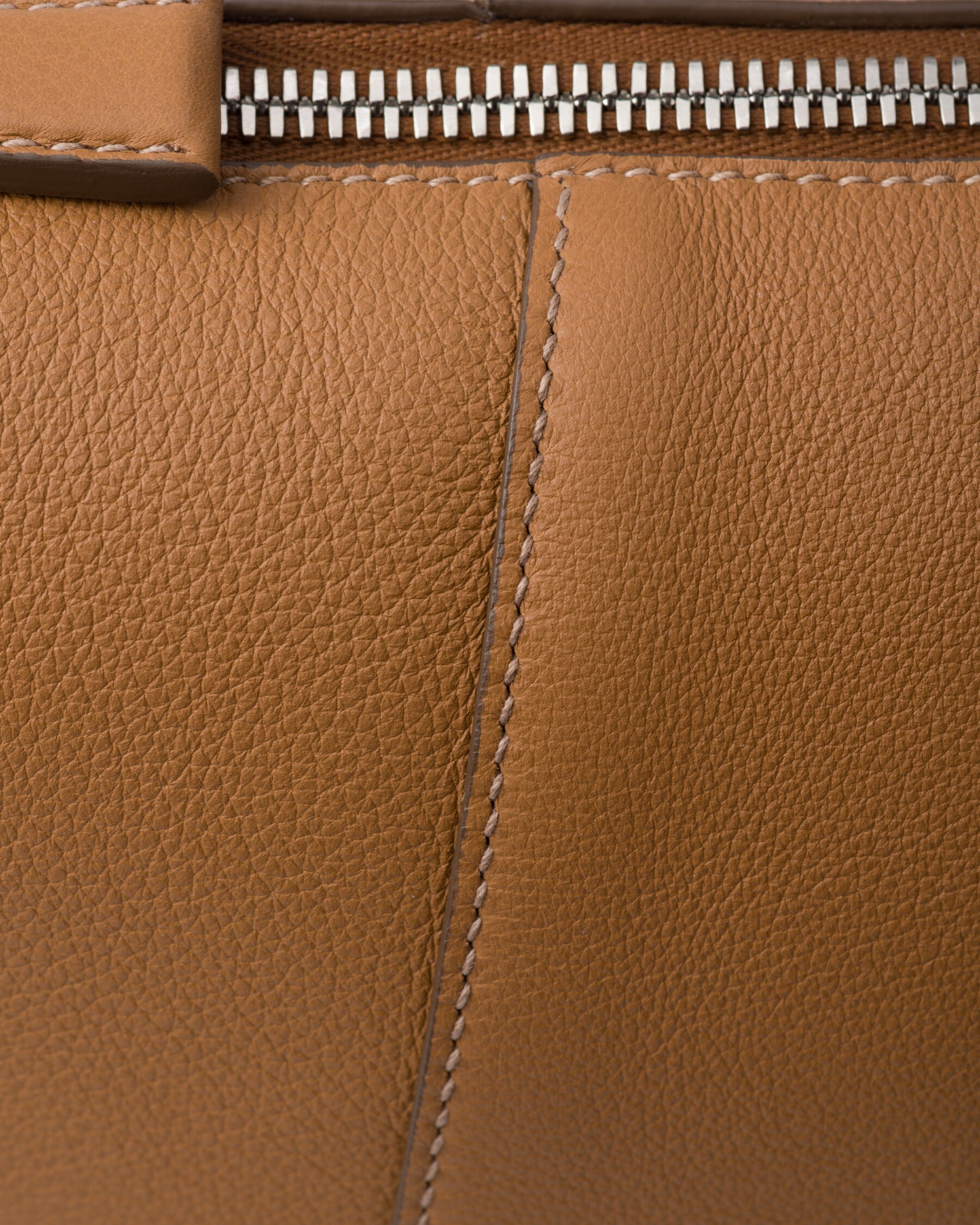 Kira Medium Leather Shoulder Bag - Praline