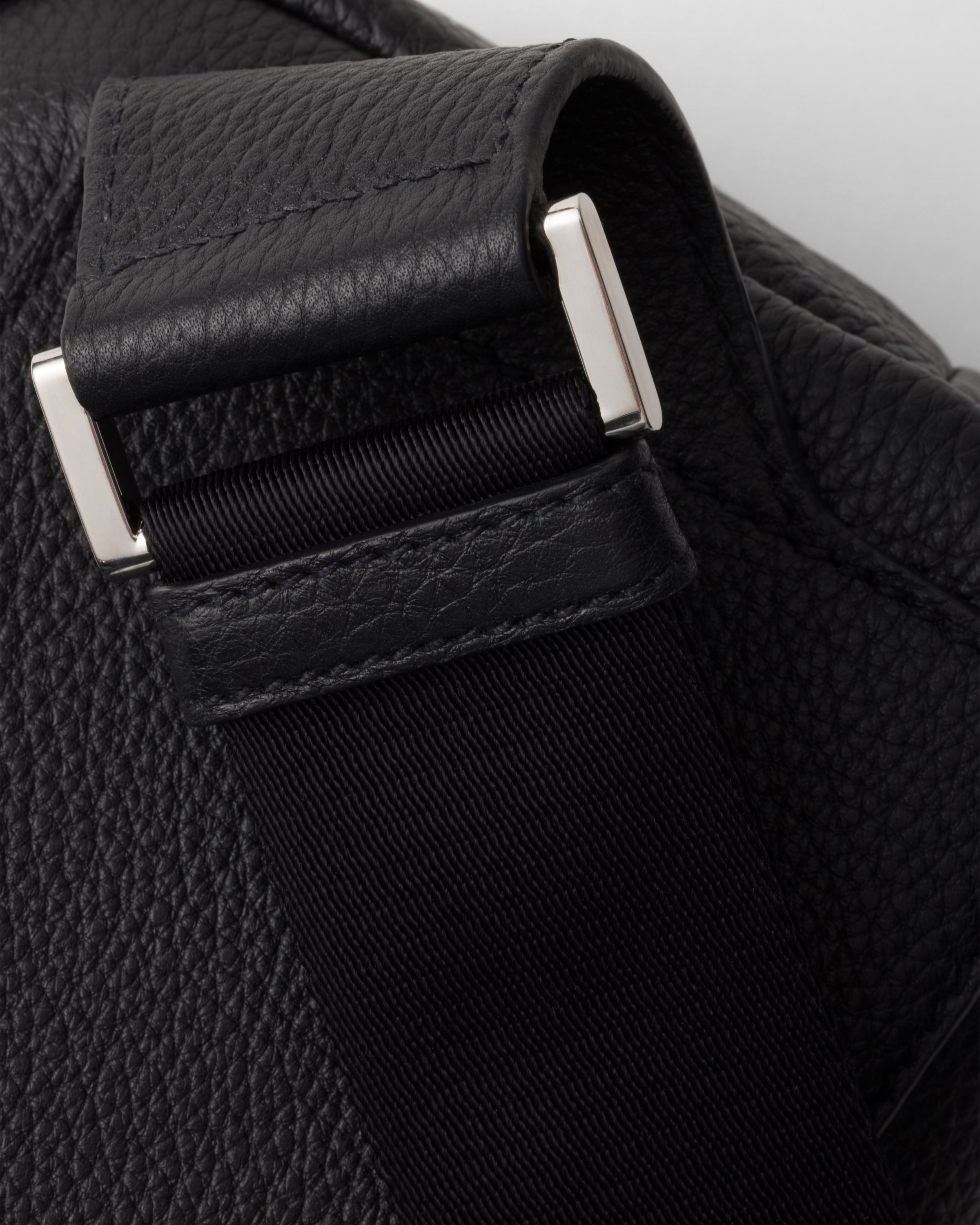 定番のお歳暮 Black Leather PRADA | bag shoulder ポーチ