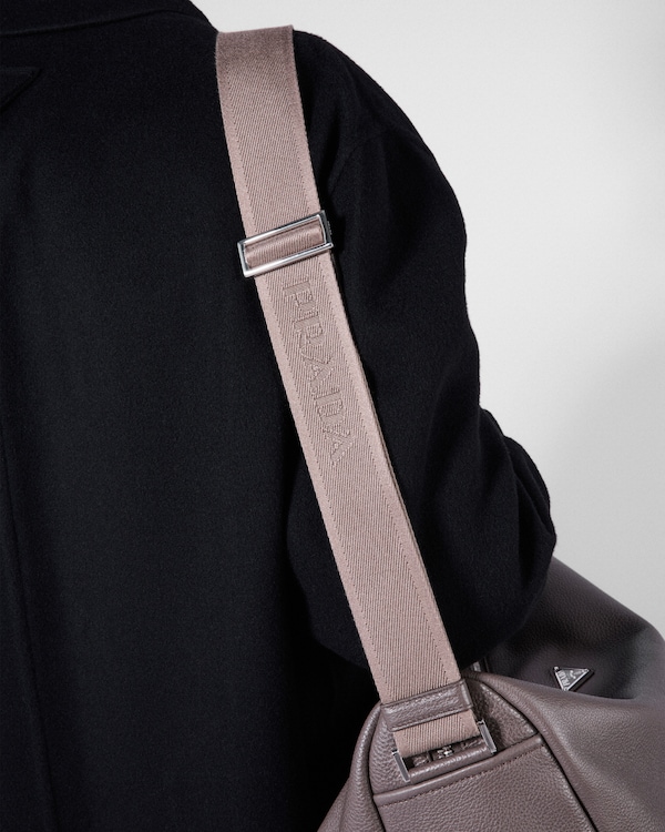 Borsa a tracolla large in pelle Borsa a tracolla large in pelle