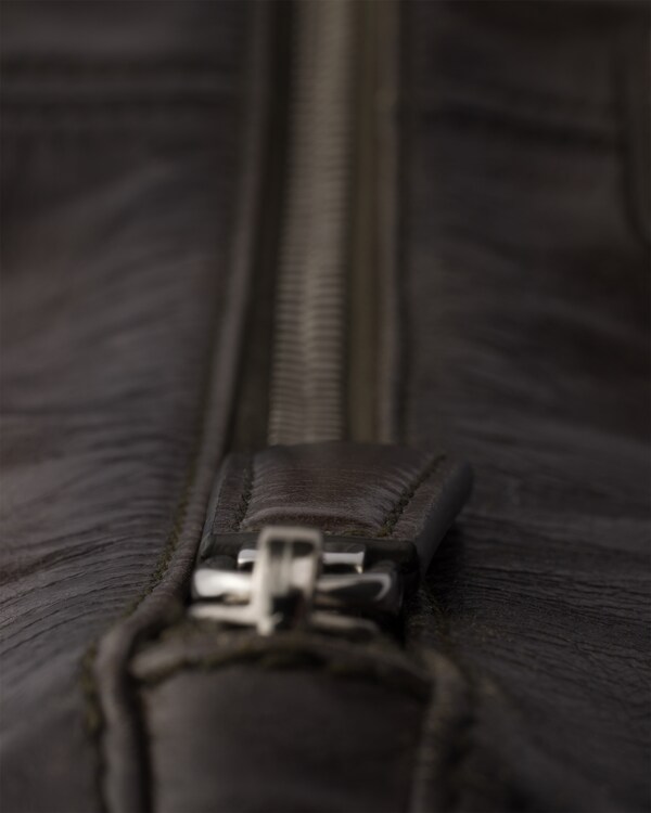 Bolso bandolera de piel envejecida con cierre de cremallera - Militar Bolso bandolera de piel envejecida con cierre de cremallera - Militar