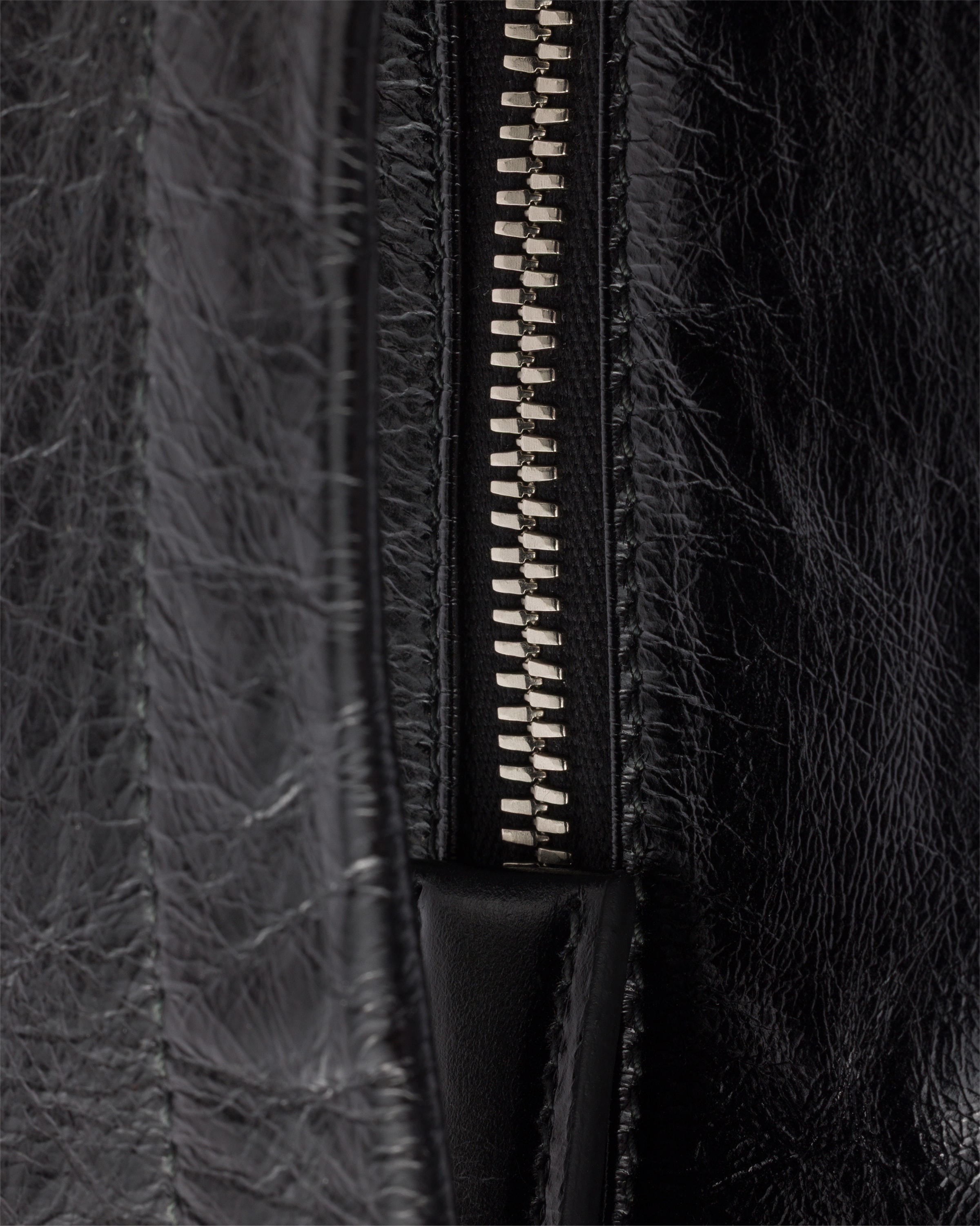 Leather shoulder bag