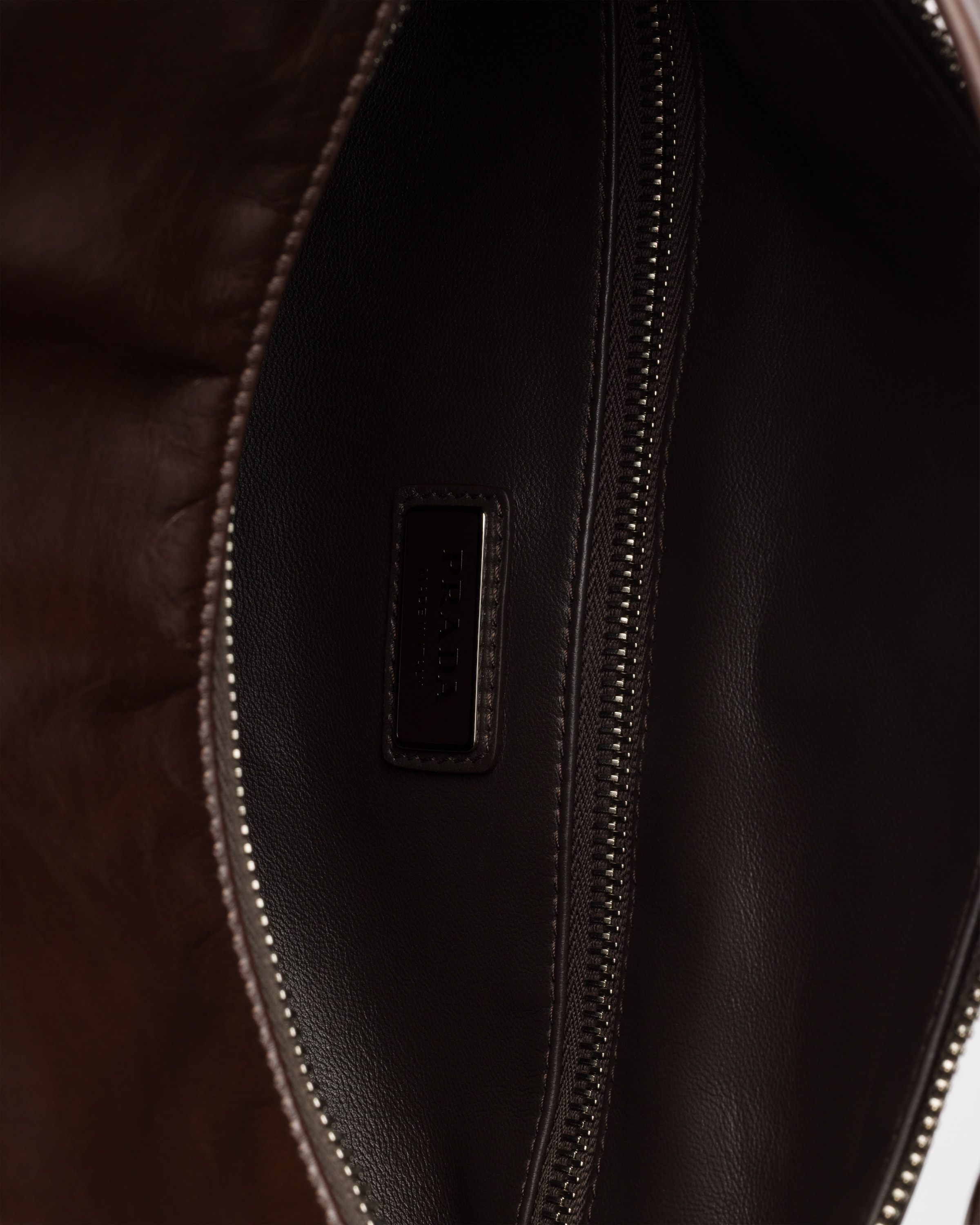 T1652 プラダ ショルダーバッグ ダークブラウン レザー ダークブラウン レザー ショルダーバッグ | PRADA