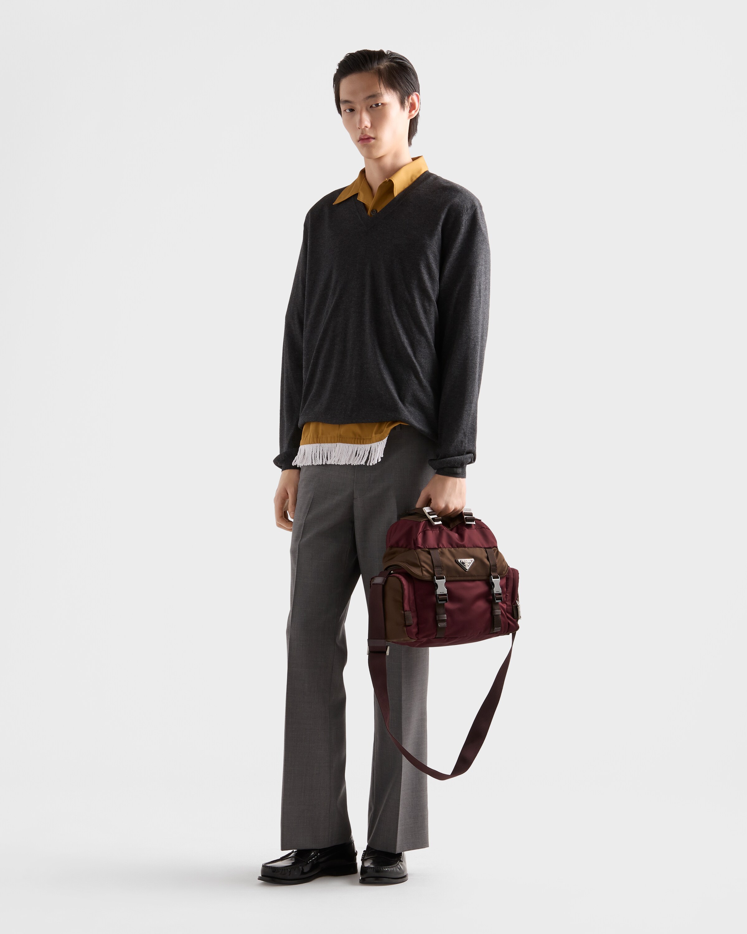 バーガンディ／バーント Re-Nylon レザー ショルダーバッグ | PRADA - 日本