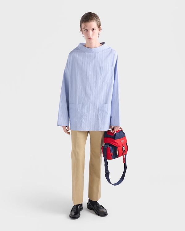 スモール Re-Nylon xレザー ショルダーバッグ - バルティックブルー/レッド スモール Re-Nylon xレザー ショルダーバッグ - バルティックブルー/レッド