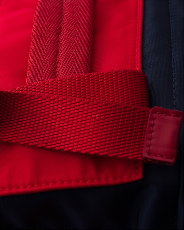 スモール Re-Nylon xレザー ショルダーバッグ - バルティックブルー/レッド スモール Re-Nylon xレザー ショルダーバッグ - バルティックブルー/レッド