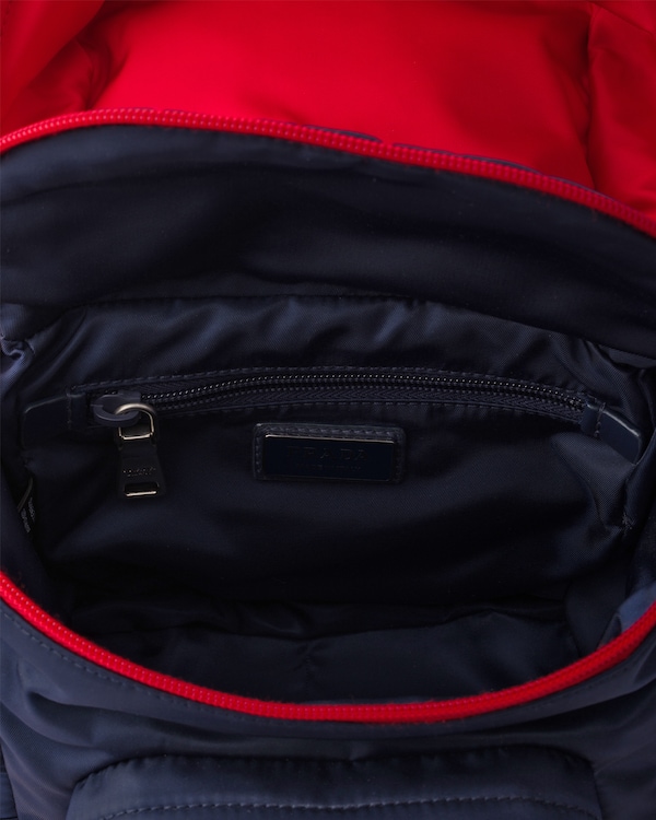 スモール Re-Nylon xレザー ショルダーバッグ - バルティックブルー/レッド スモール Re-Nylon xレザー ショルダーバッグ - バルティックブルー/レッド