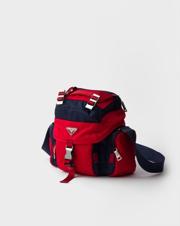 スモール Re-Nylon xレザー ショルダーバッグ - バルティックブルー/レッド スモール Re-Nylon xレザー ショルダーバッグ - バルティックブルー/レッド