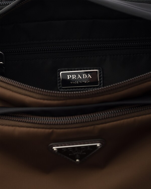 Sac porté épaule en Re-Nylon et cuir Saffiano - Noir/Brûlé Sac porté épaule en Re-Nylon et cuir Saffiano - Noir/Brûlé