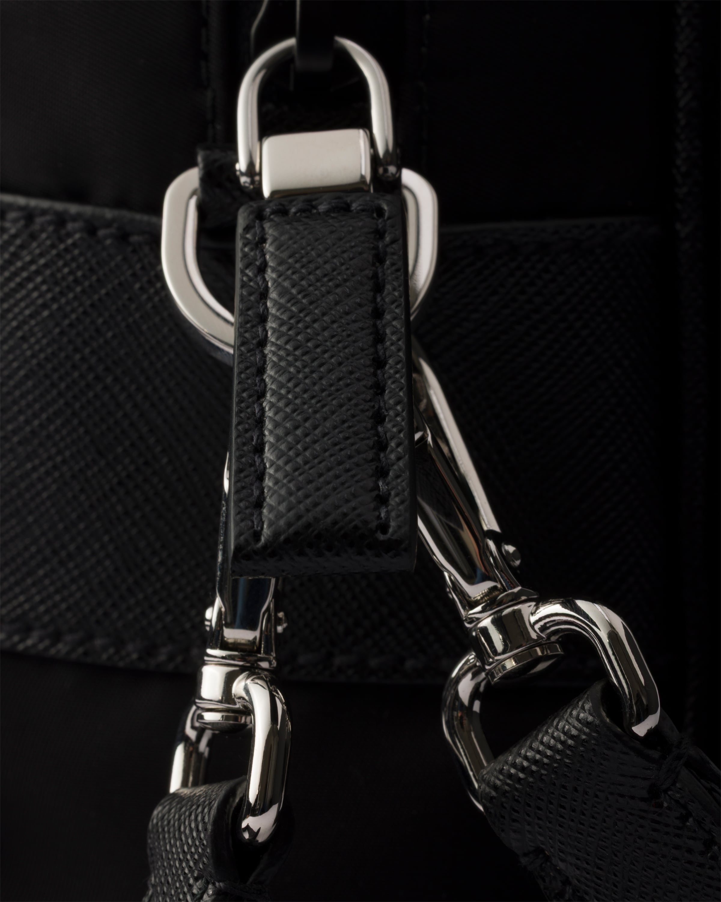 ブラック Re-Nylon xサフィアーノレザー ショルダーバッグ | PRADA - 日本