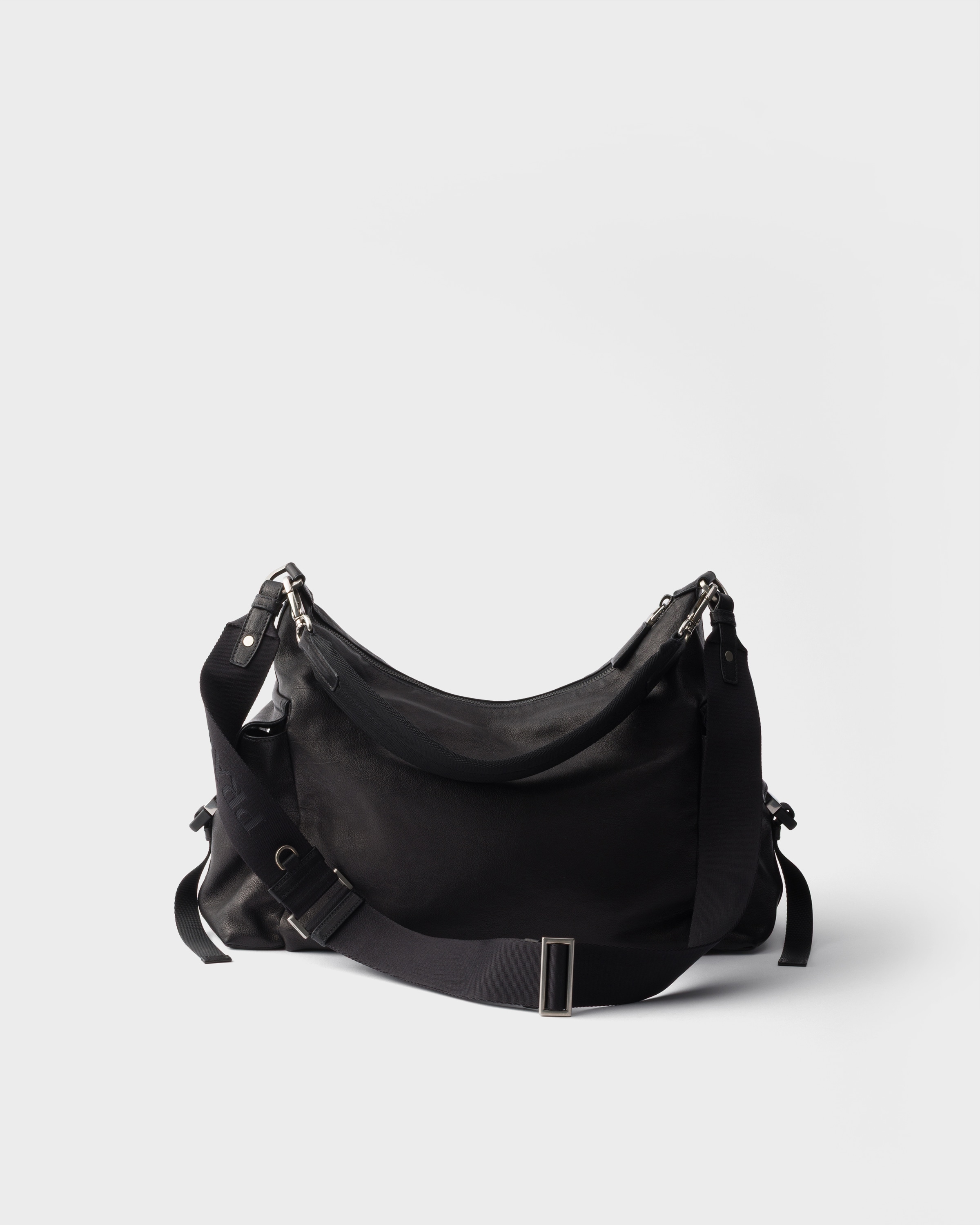 ブラック プラダ エクスプローラ レザーショルダーバッグ | PRADA - 日本