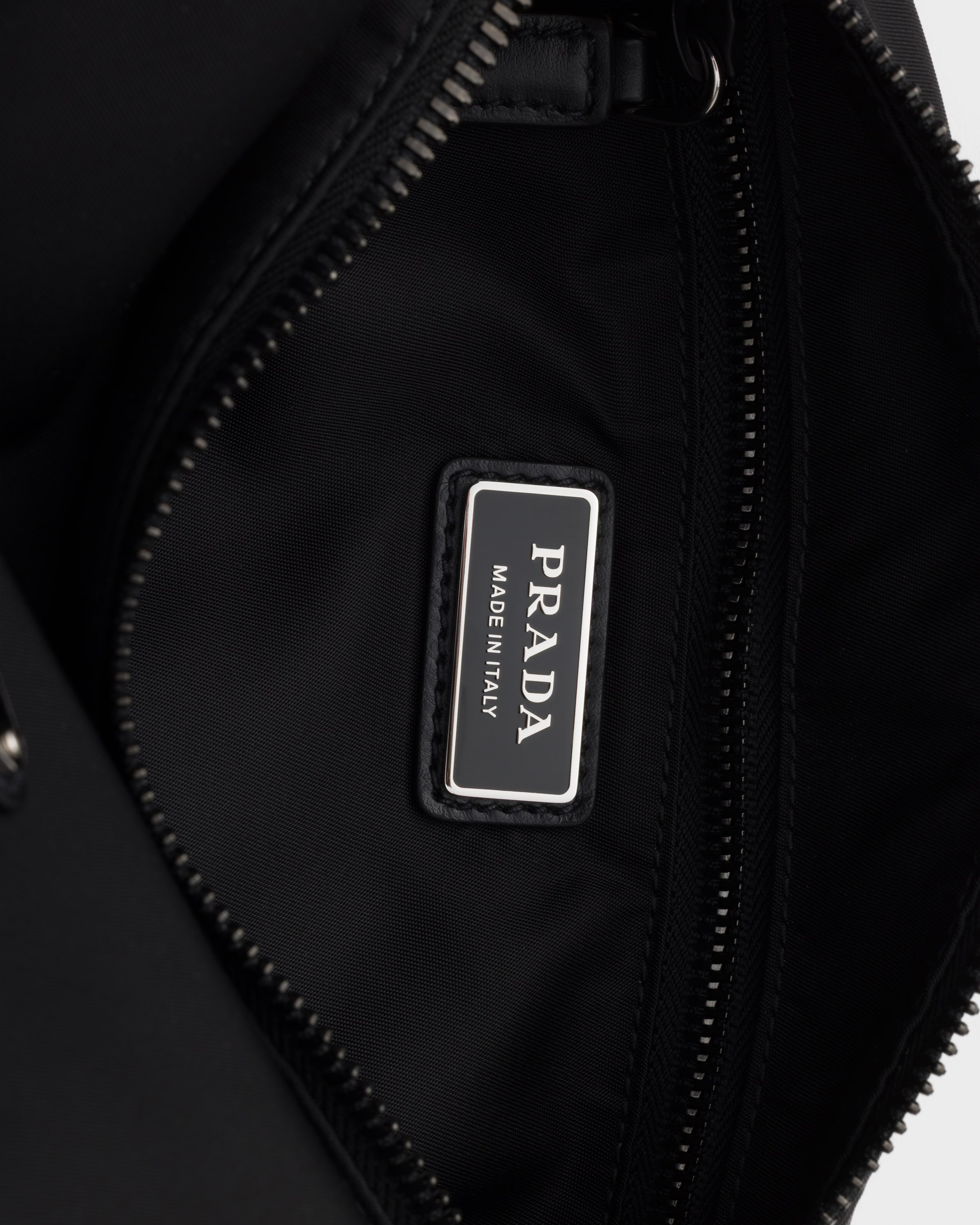 ブラック プラダ エクスプローラ Re-nylon Xレザー バッグ | PRADA - 日本