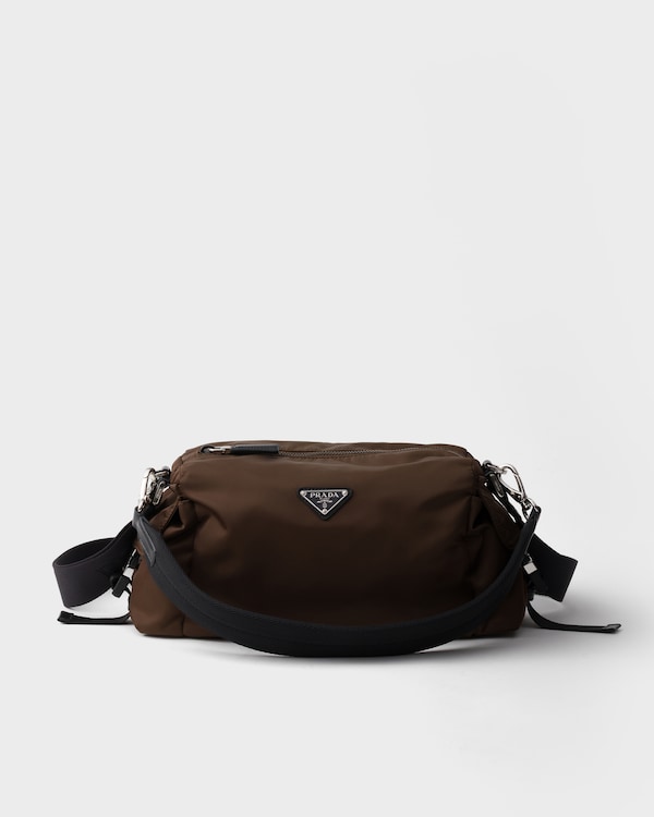 プラダ エクスプローラ Re-Nylon xレザー バッグ - シエナブラウン プラダ エクスプローラ Re-Nylon xレザー バッグ - シエナブラウン