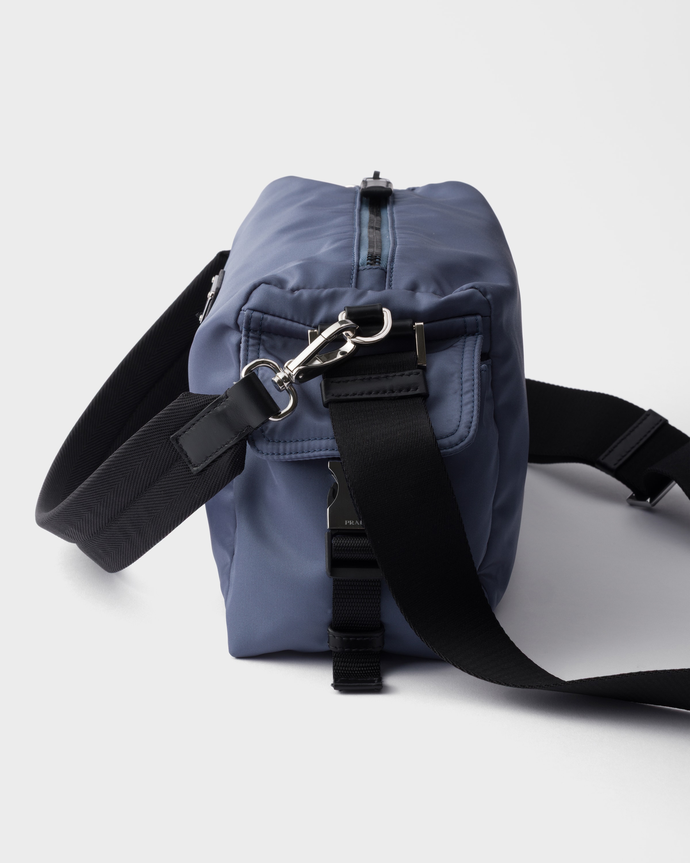 アビエーションブルー プラダ エクスプローラ Re-Nylon xレザー バッグ
