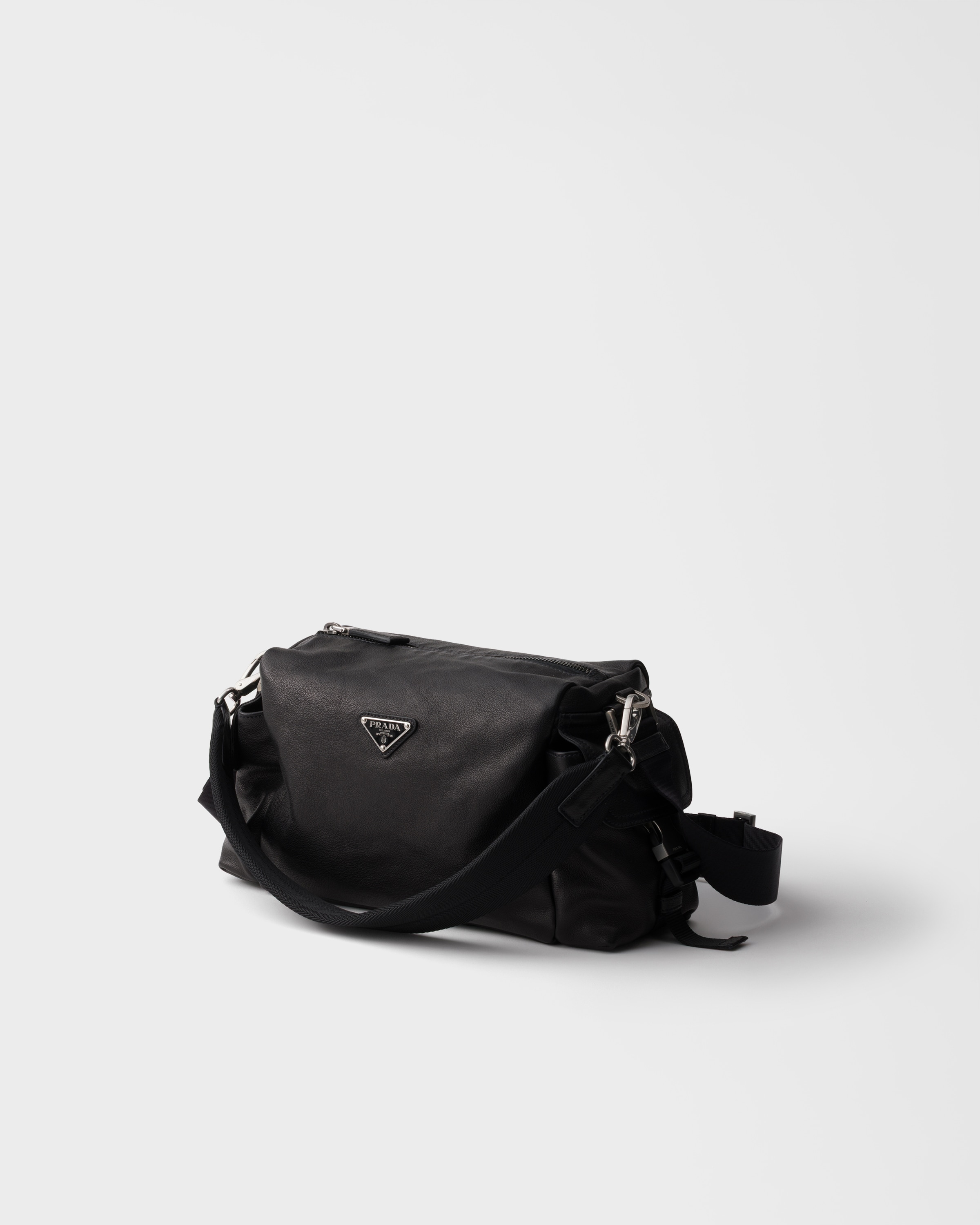 ブラック プラダ エクスプローラ レザーバッグ | PRADA - 日本
