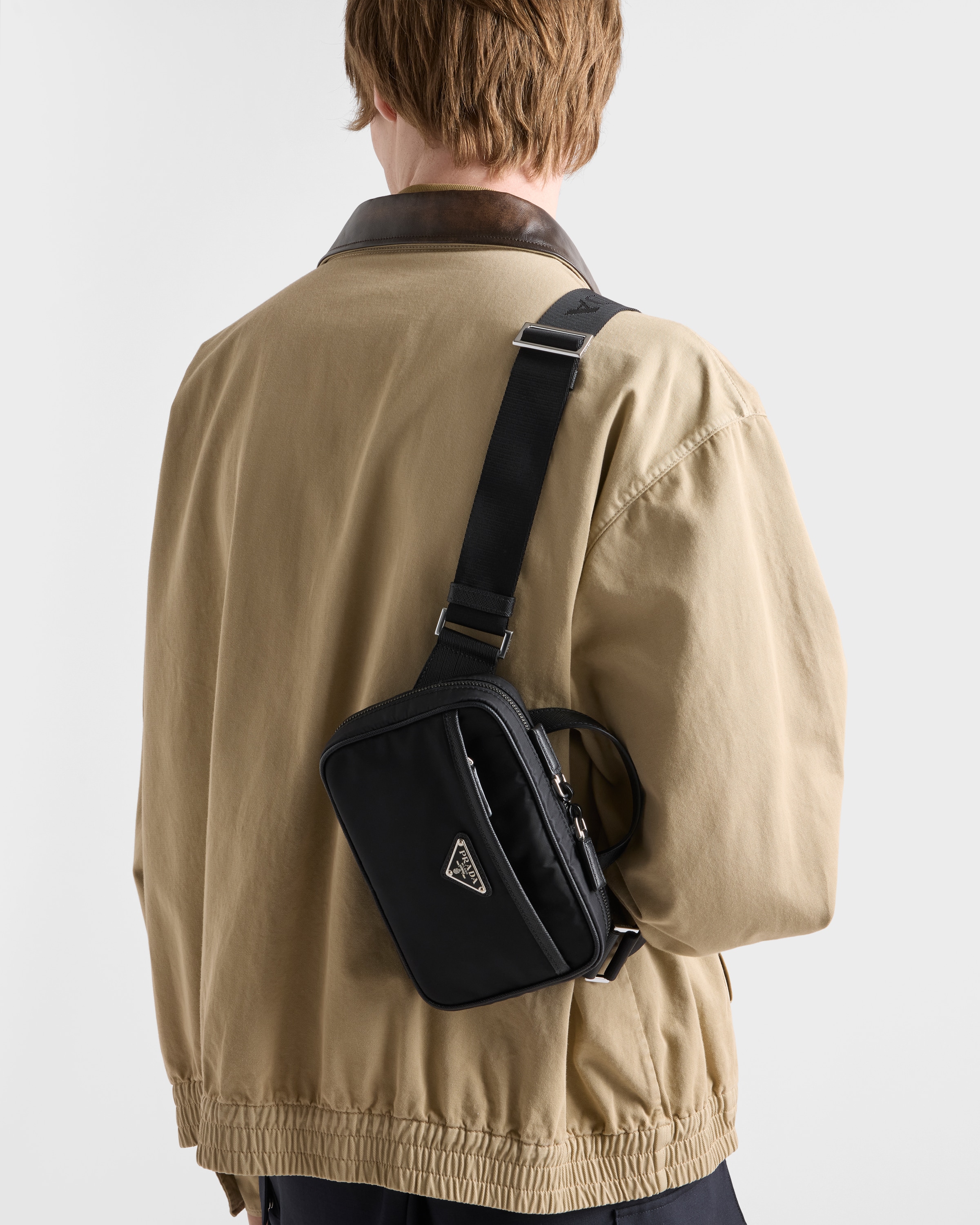 ブラック Re-nylon サフィアーノレザー ショルダーバッグ | PRADA - 日本