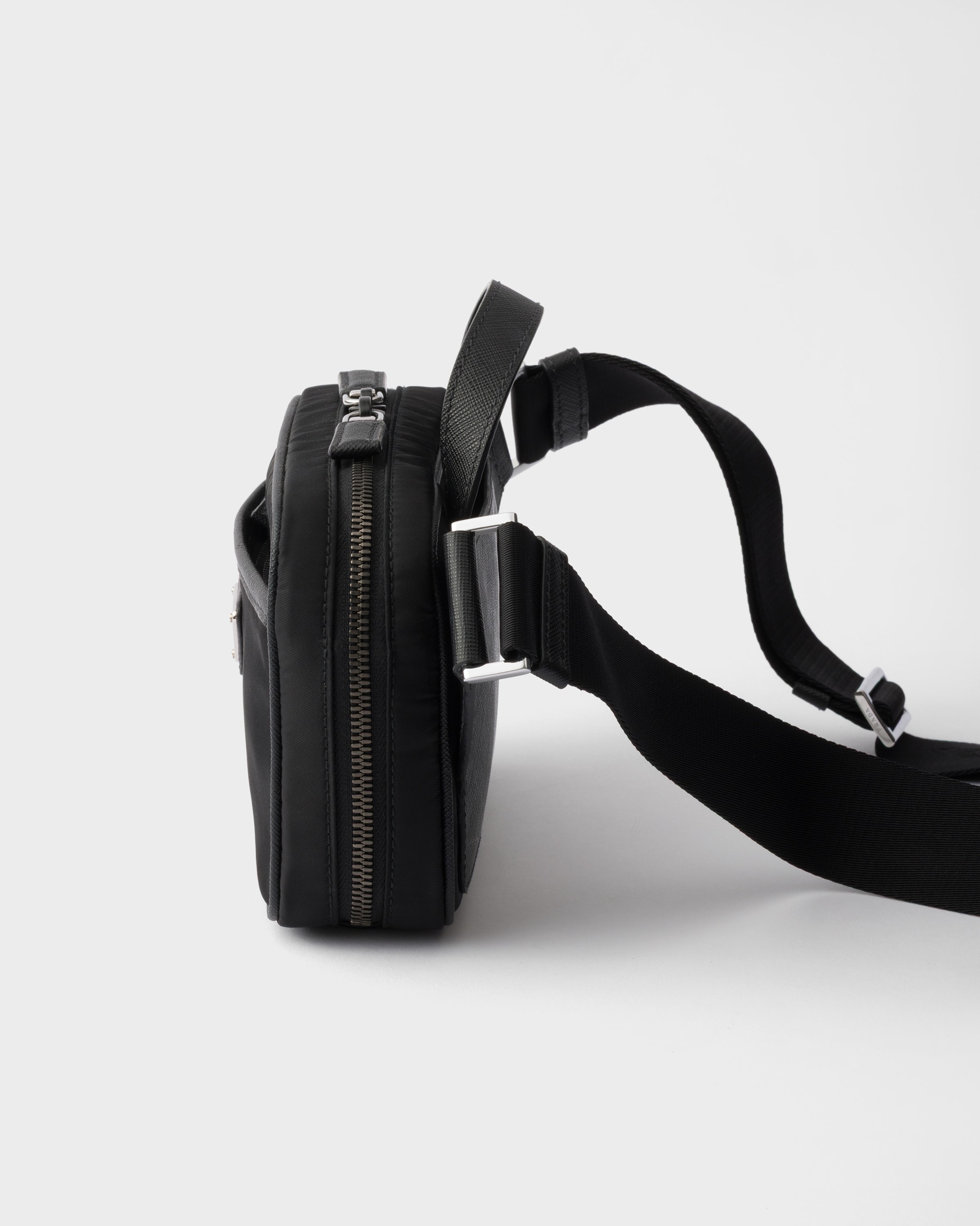 ブラック Re-nylon サフィアーノレザー ショルダーバッグ | PRADA - 日本