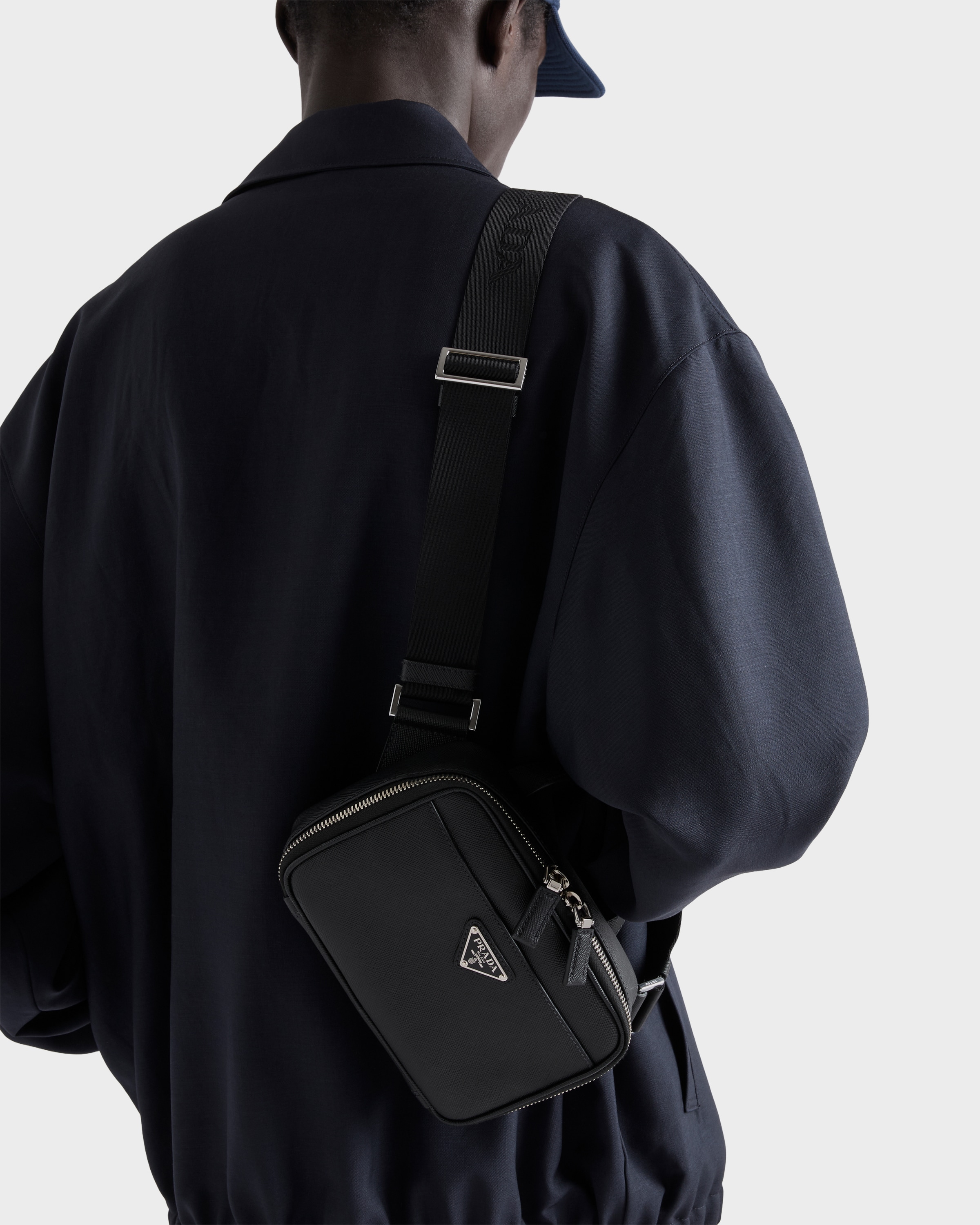 ブラック サフィアーノレザー ショルダーバッグ | PRADA - 日本