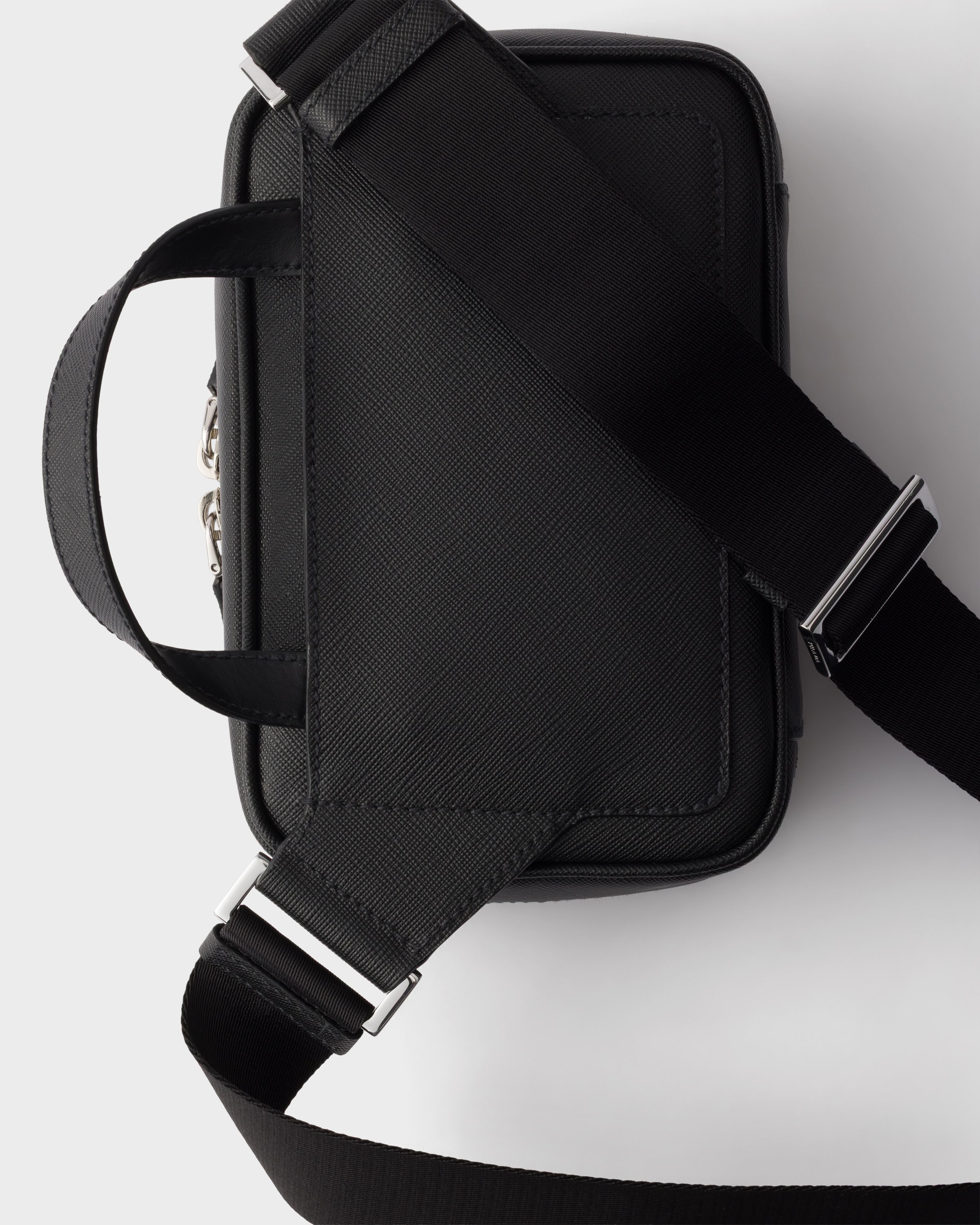 ブラック サフィアーノレザー ショルダーバッグ | PRADA - 日本