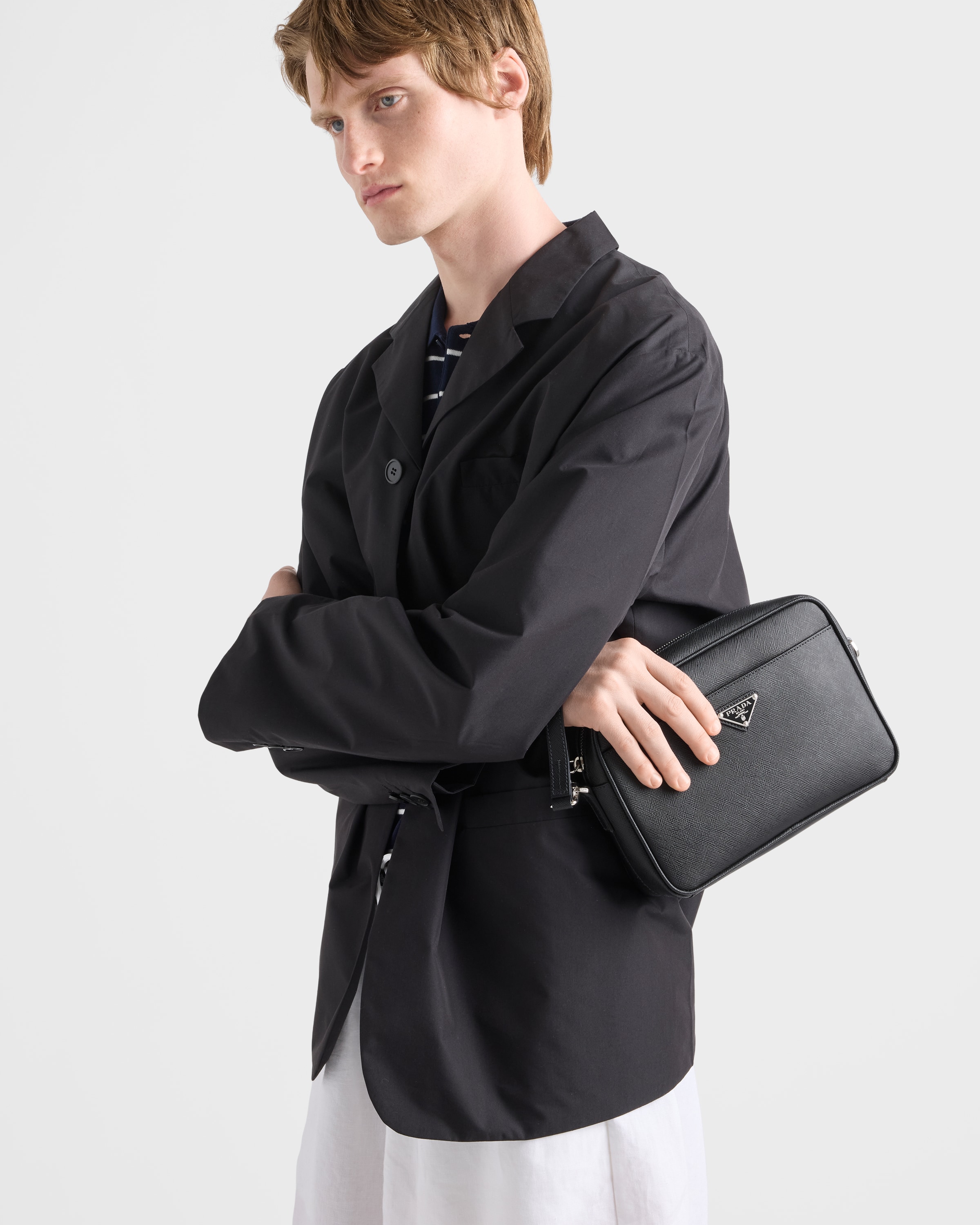 ブラック サフィアーノレザー ショルダーバッグ | PRADA - 日本