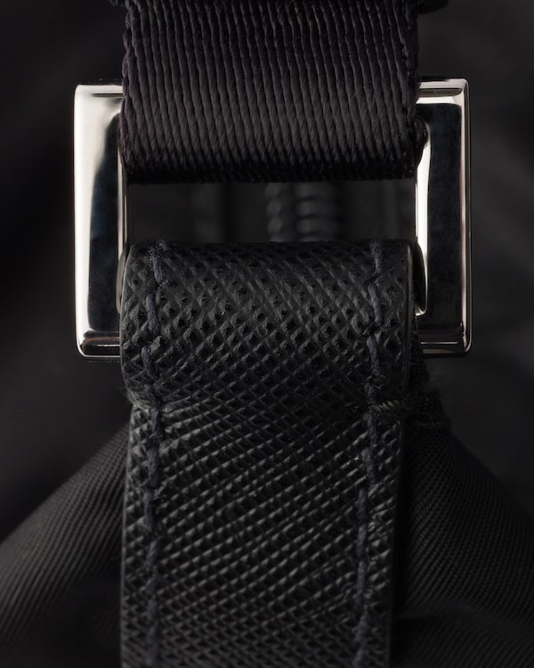 Re-Nylon サフィアーノレザー ショルダーバッグ - ブラック Re-Nylon サフィアーノレザー ショルダーバッグ - ブラック