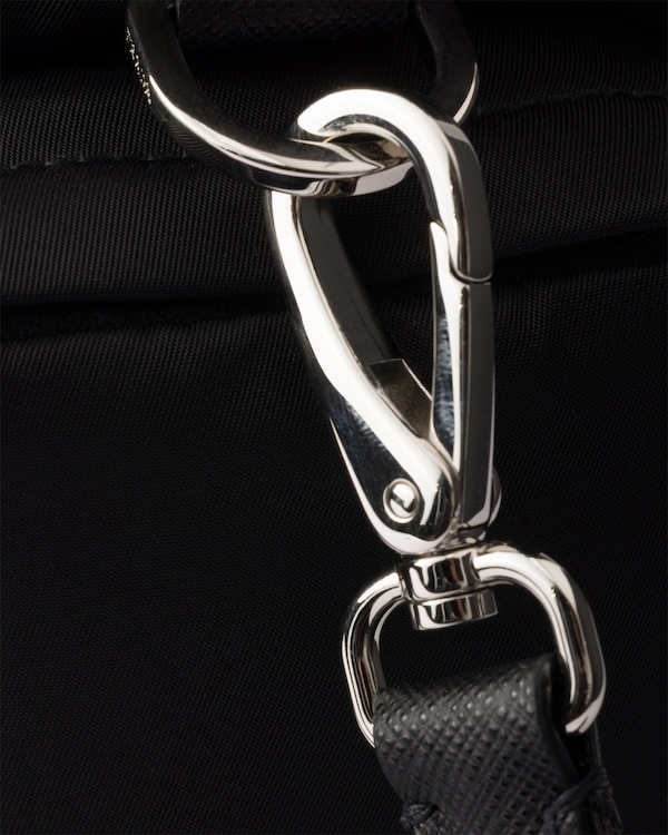 Re-Nylon サフィアーノレザー ショルダーバッグ - ブラック Re-Nylon サフィアーノレザー ショルダーバッグ - ブラック