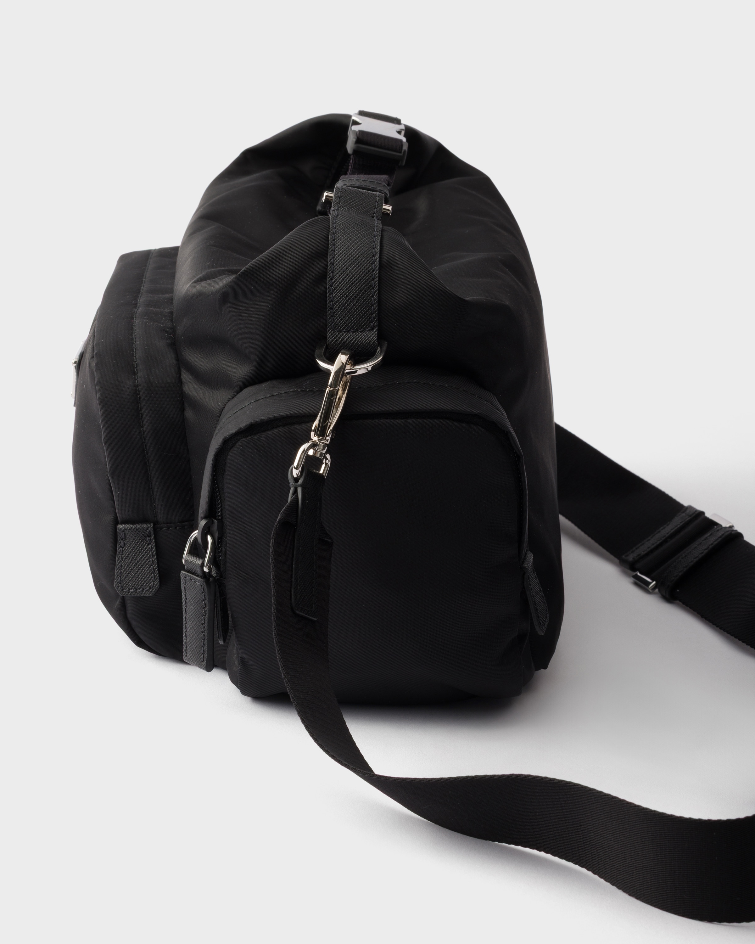ブラック Re-nylon サフィアーノレザー ショルダーバッグ | PRADA - 日本