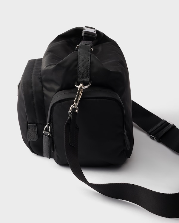 Re-Nylon サフィアーノレザー ショルダーバッグ - ブラック Re-Nylon サフィアーノレザー ショルダーバッグ - ブラック