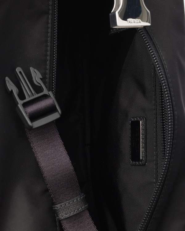 Re-Nylon サフィアーノレザー ショルダーバッグ - ブラック Re-Nylon サフィアーノレザー ショルダーバッグ - ブラック