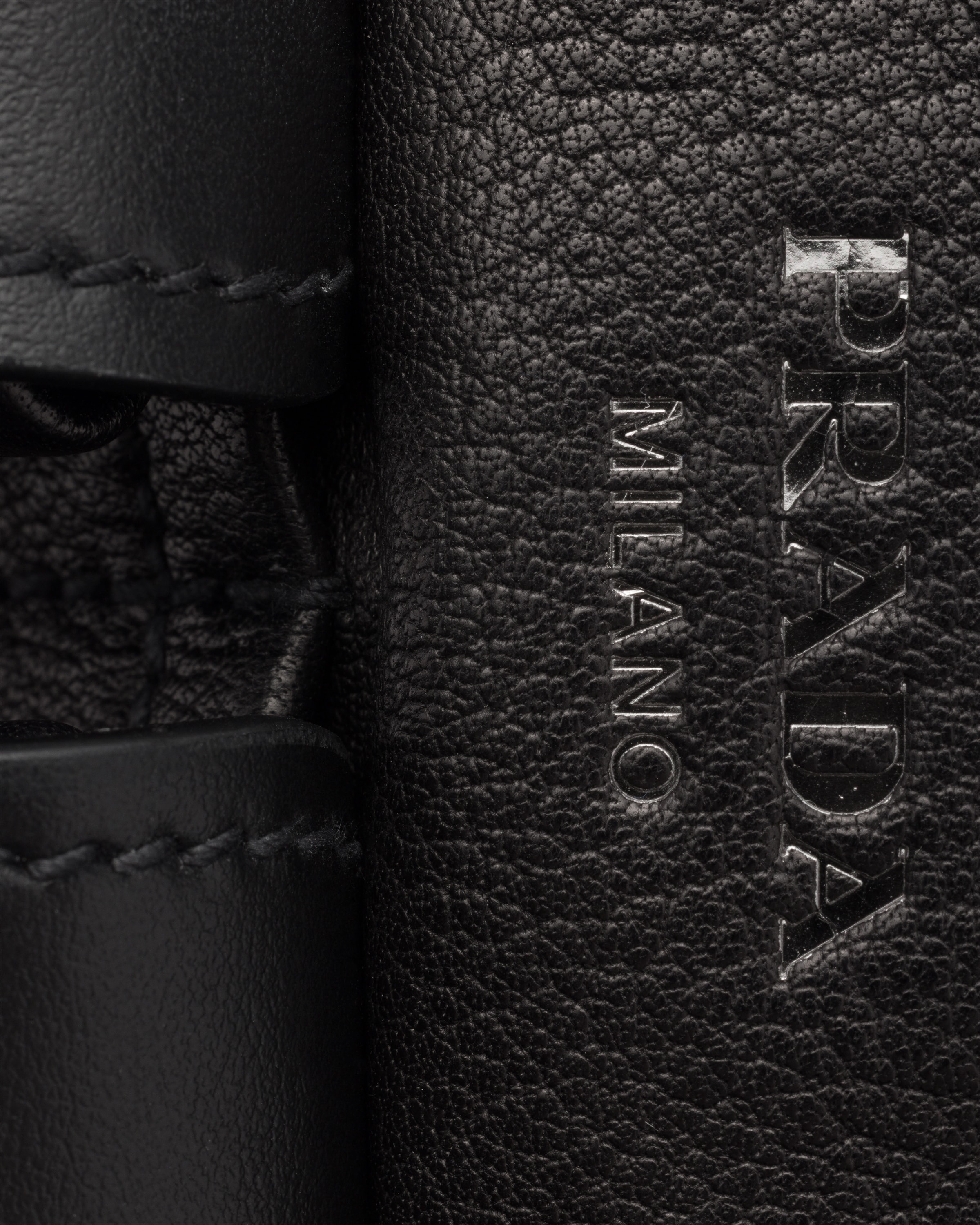 PRADA ブラック ショルダーバッグ ブラック プラダ ルート レザーショルダーバッグ | PRADA - 日本