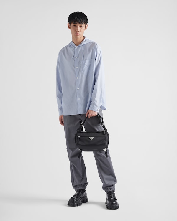 กระเป๋าสะพาย Re-Nylon และหนัง Saffiano กระเป๋าสะพาย Re-Nylon และหนัง Saffiano