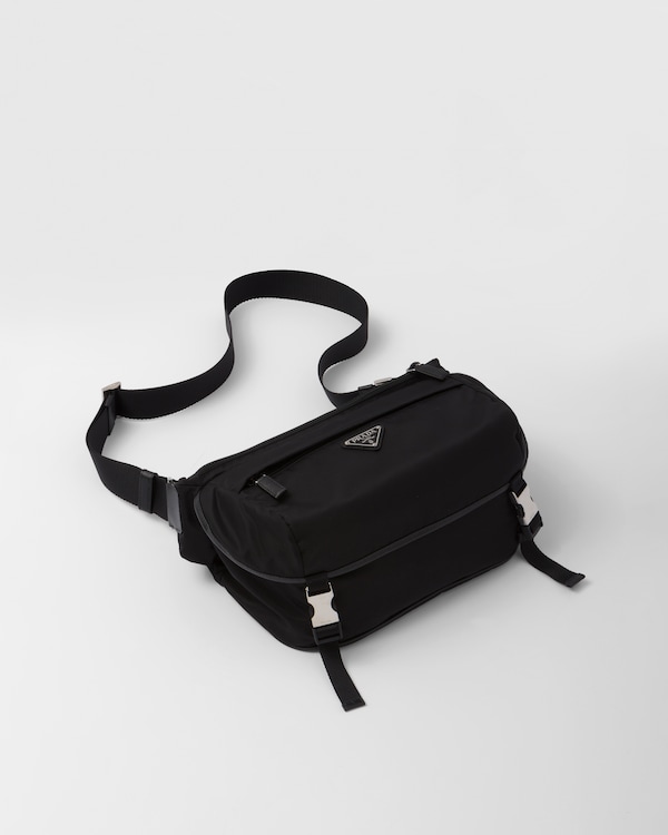 กระเป๋าสะพาย Re-Nylon และหนัง Saffiano กระเป๋าสะพาย Re-Nylon และหนัง Saffiano