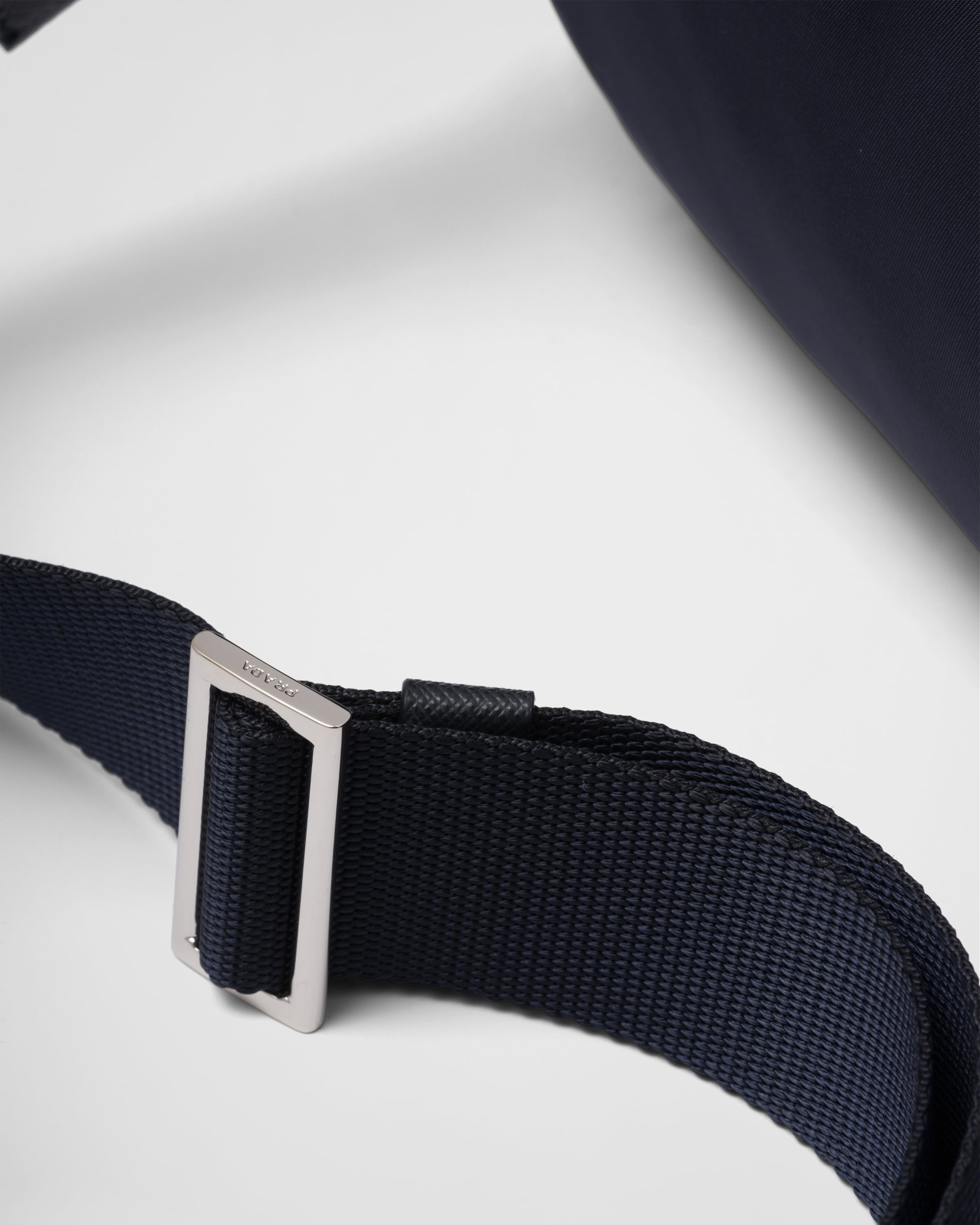 ネイビー Re-Nylon xサフィアーノレザー ショルダーバッグ | PRADA