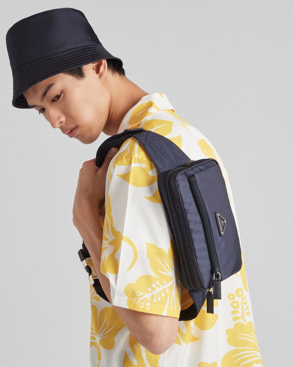 ネイビー Re-Nylon xサフィアーノレザー ベルトバッグ | Prada ネイビー Re-Nylon xサフィアーノレザー ベルトバッグ | Prada