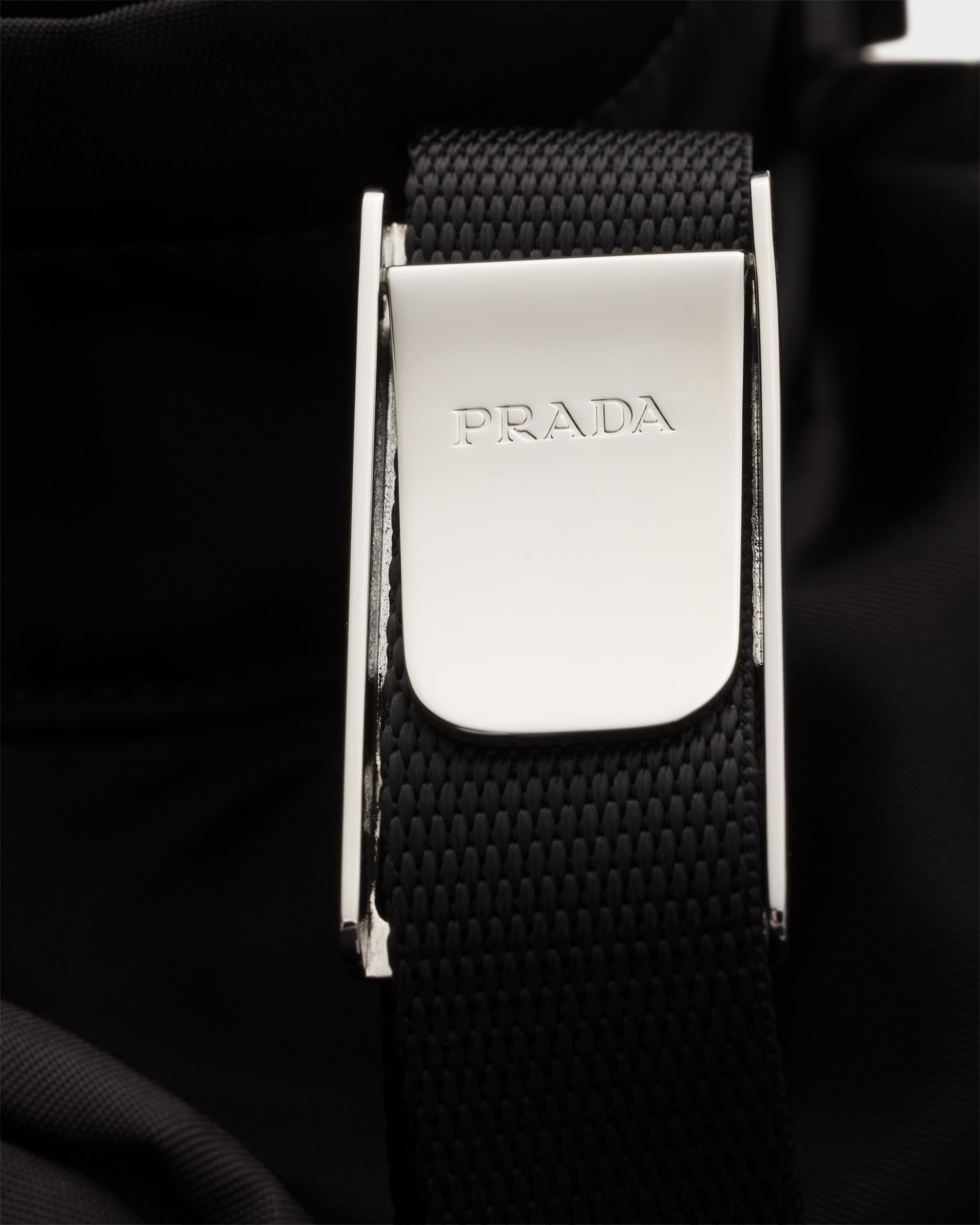 Prada Re\u002DNylon与Saffiano皮革背包 7