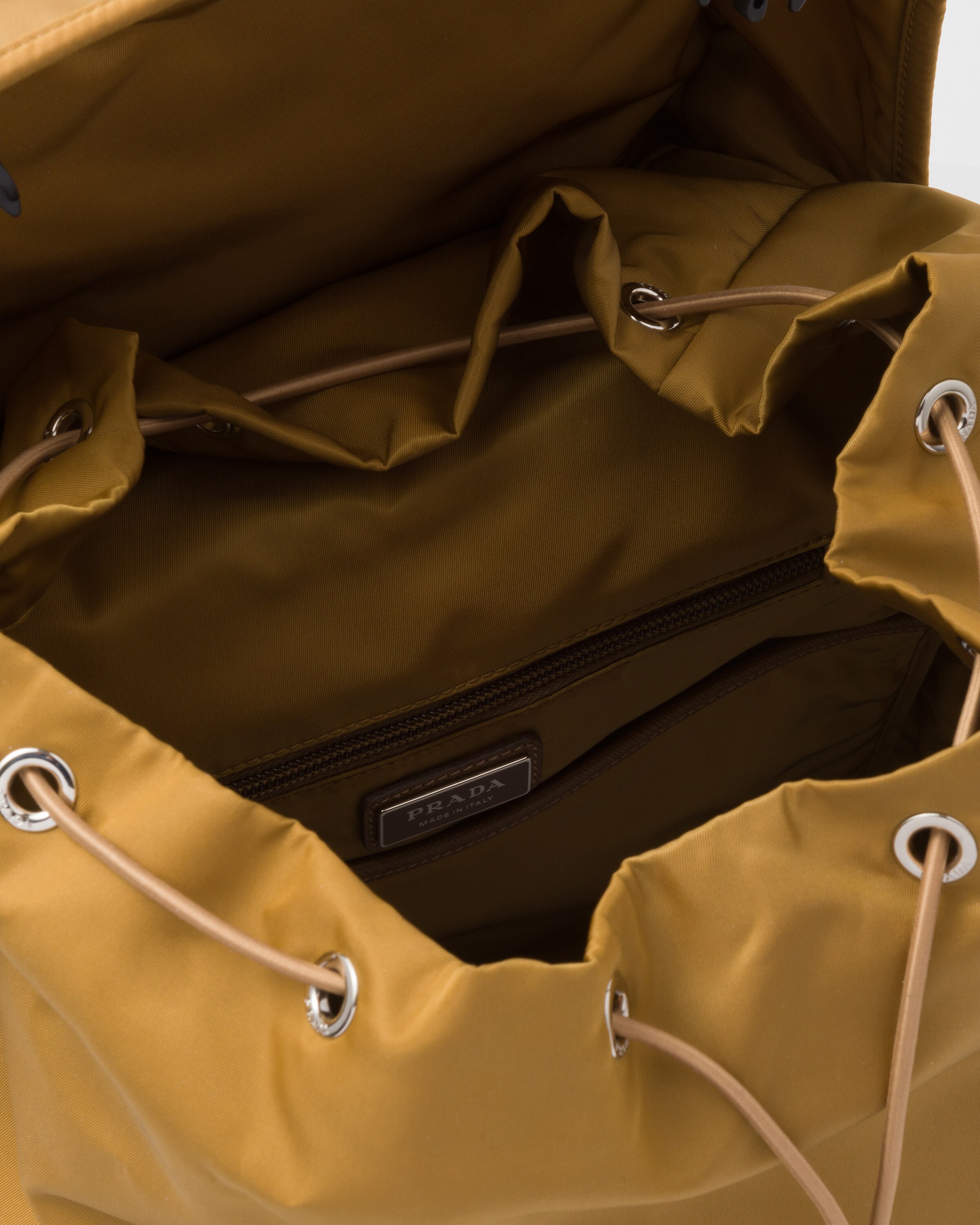 Prada حقيبة ظهر من قماش Re\u002DNylon وجلد سافيانو 5