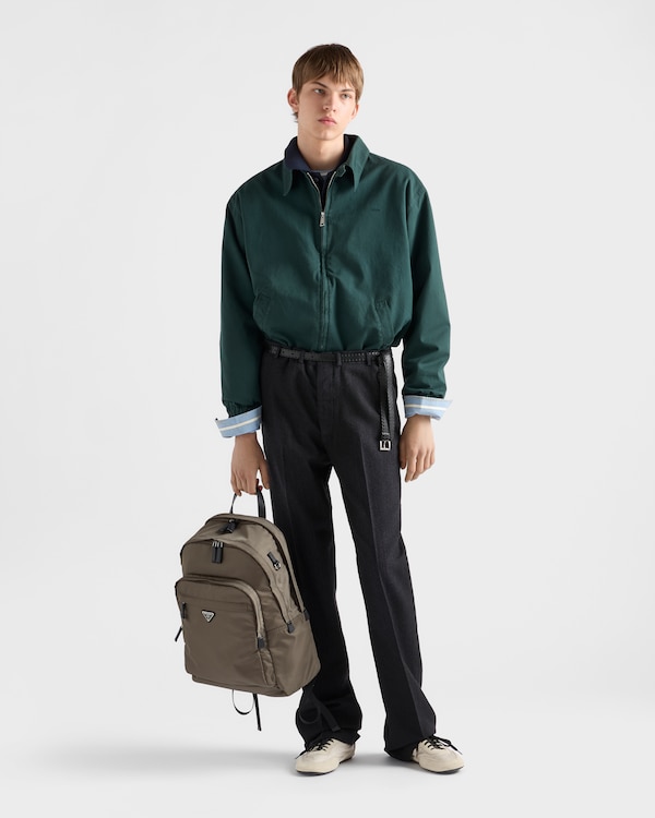 Sac à dos en Re-Nylon et cuir Saffiano - Gris Fumé Sac à dos en Re-Nylon et cuir Saffiano - Gris Fumé