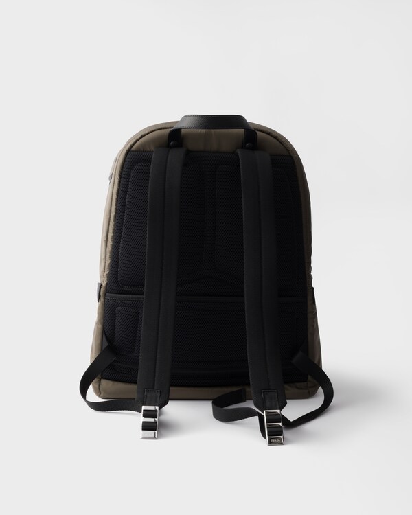 Sac à dos en Re-Nylon et cuir Saffiano - Gris Fumé Sac à dos en Re-Nylon et cuir Saffiano - Gris Fumé