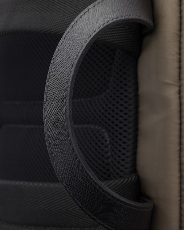 Sac à dos en Re-Nylon et cuir Saffiano - Gris Fumé Sac à dos en Re-Nylon et cuir Saffiano - Gris Fumé