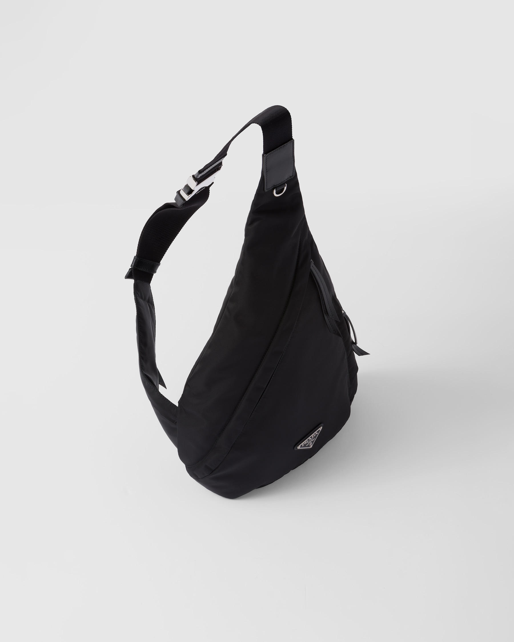 △ PRADA 普拉達 Black Re-Nylon Explore 2 way bag 黑色再生尼龍兩用袋 1BD391-267008164