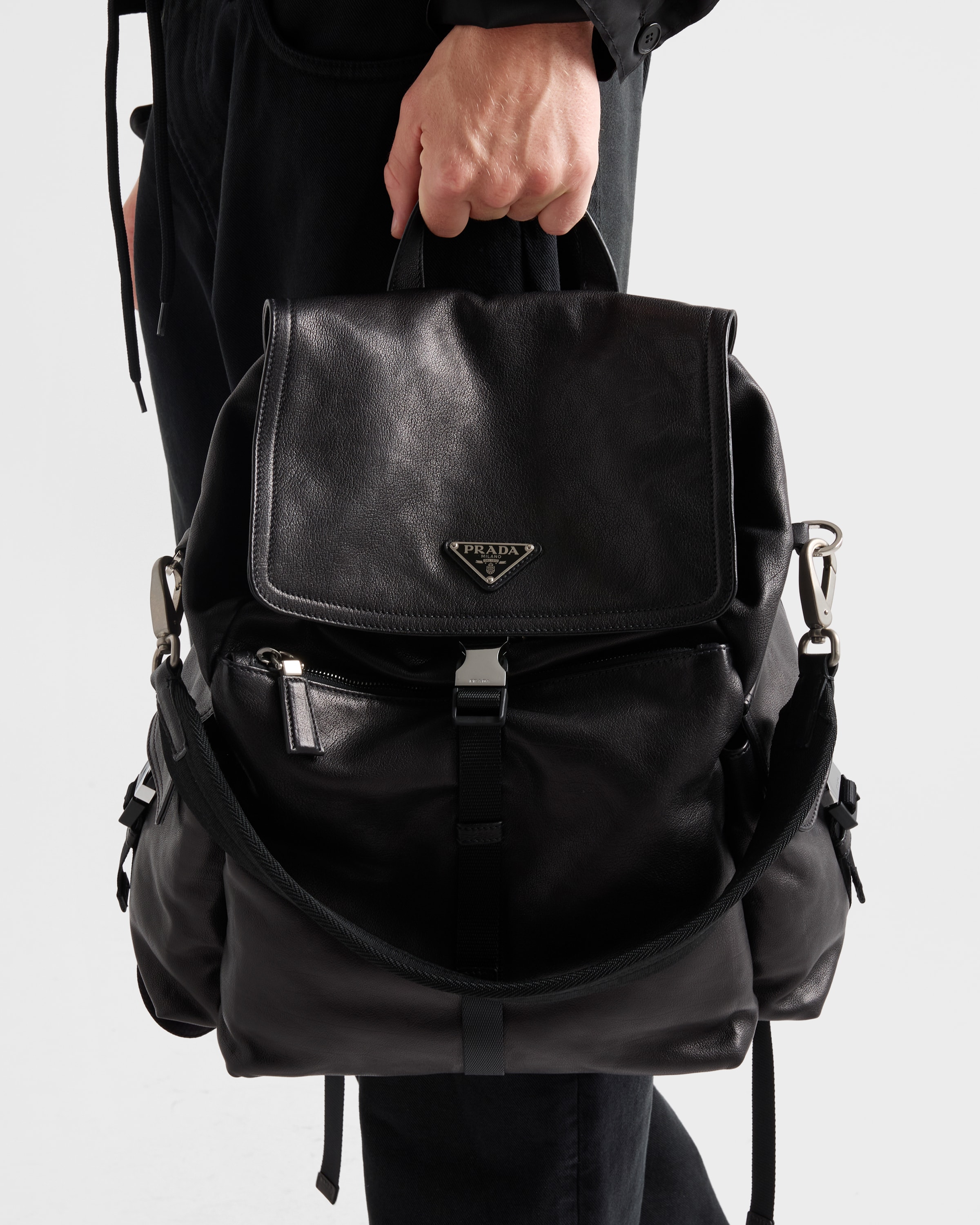 ブラック プラダ エクスプローラ レザーバックパック | PRADA - 日本