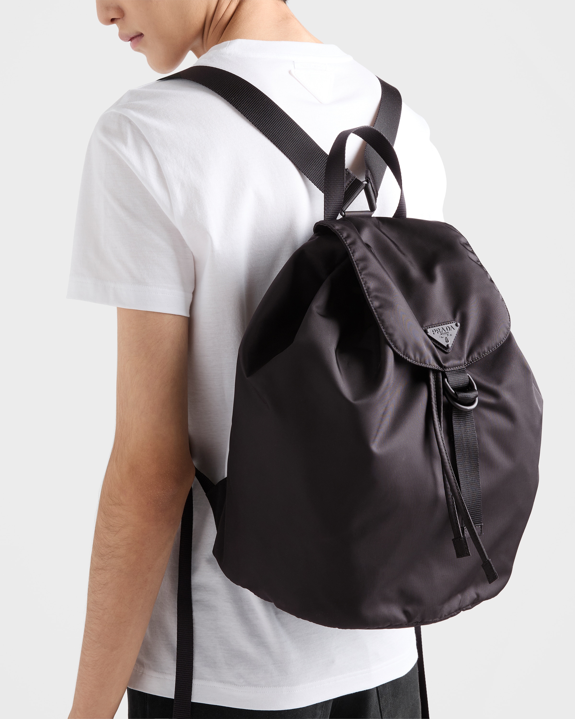 PRADAのブラック Re-Nylon バックパック ブラック スモール Re-Nylon バックパック | PRADA - 日本