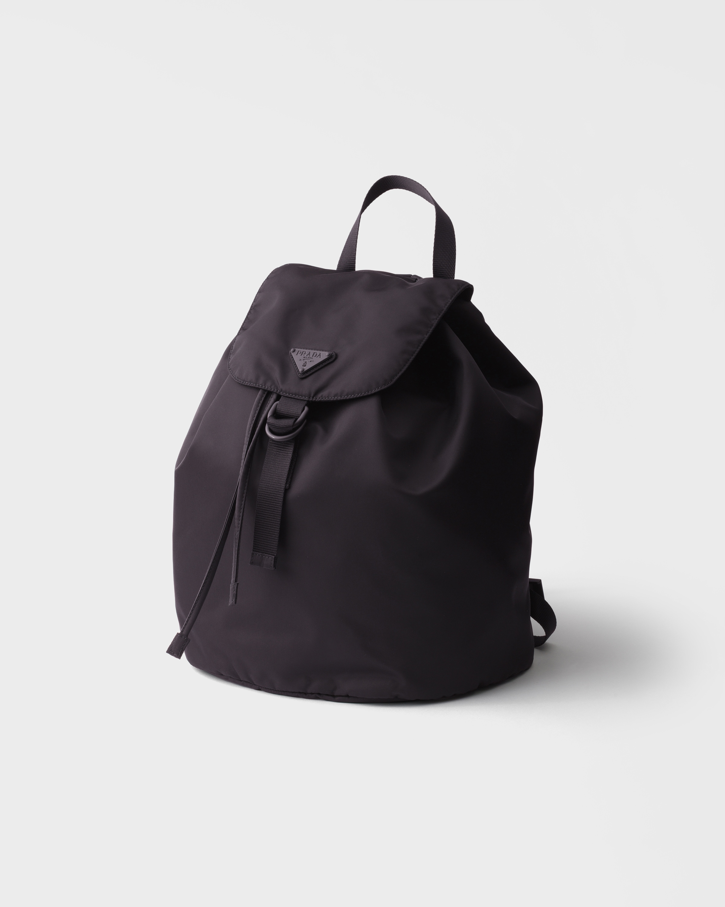 PRADAのブラック Re-Nylon バックパック PRADA Re-Nylon × レザーバックパックが今でも強烈に魅力的である件