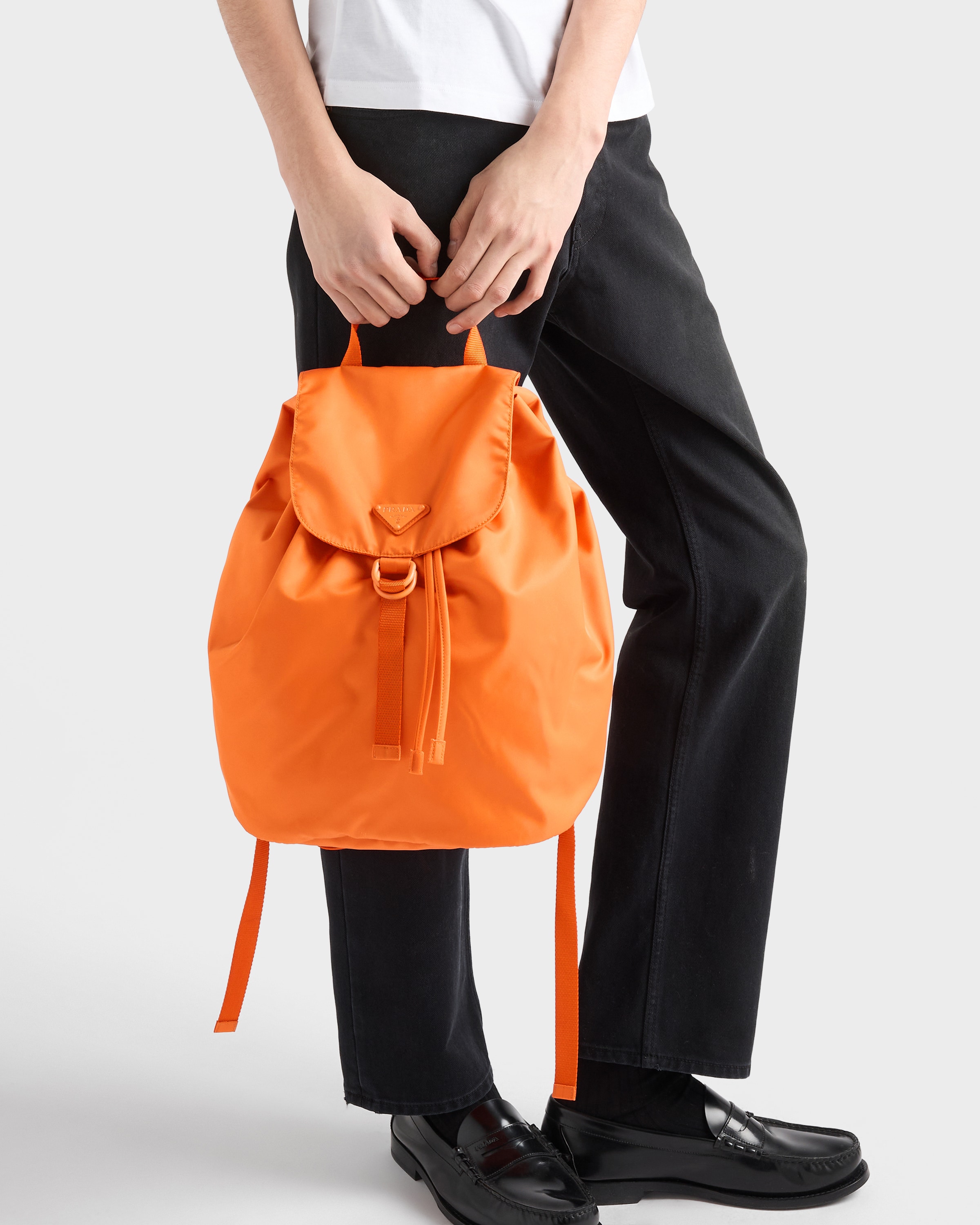オレンジ Re-Nylon バックパック | PRADA - 日本