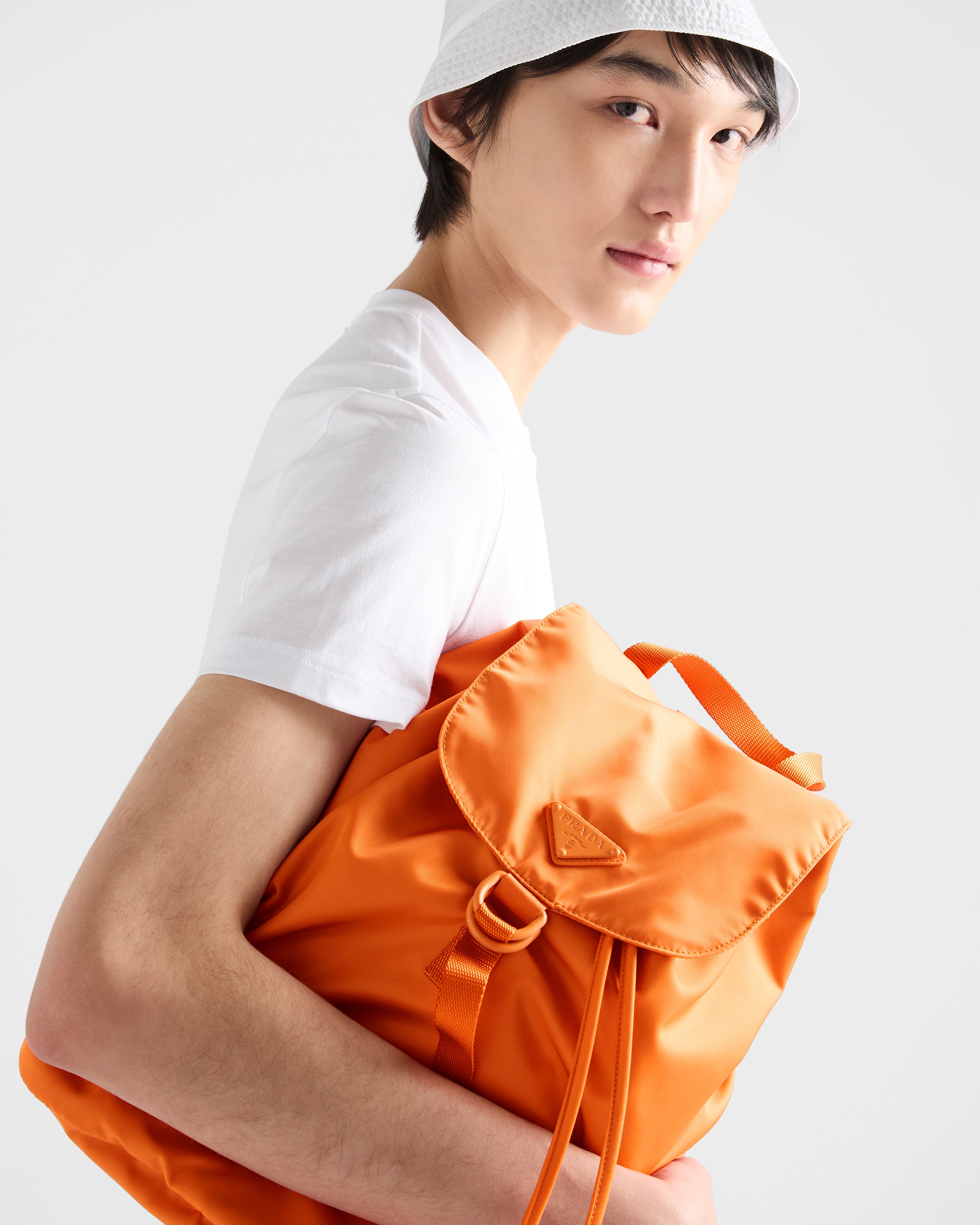 オレンジ Re-Nylon バックパック | PRADA - 日本