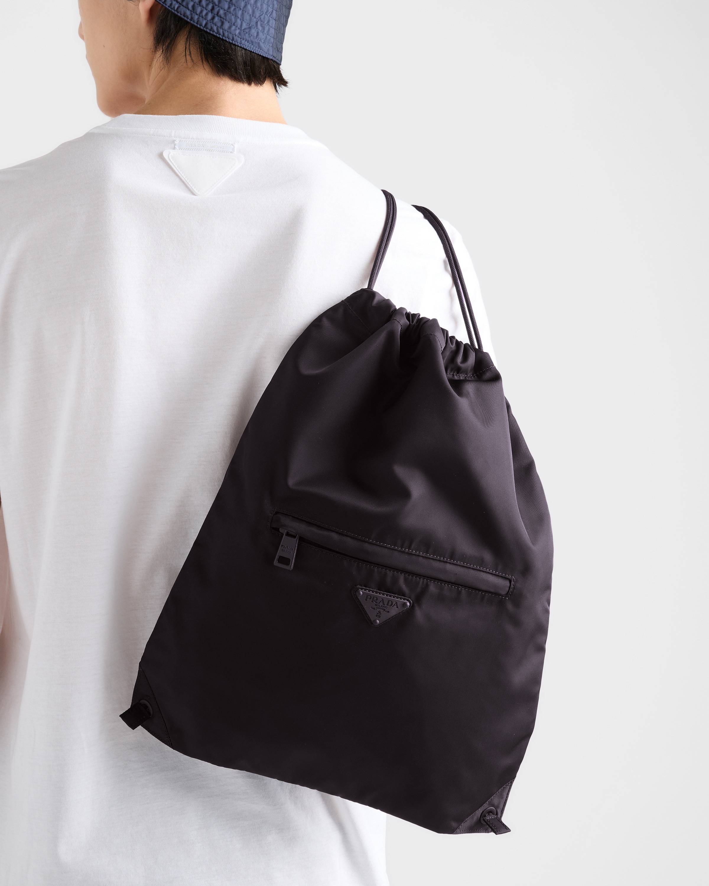 ブラック Re-Nylon ドローストリング バックパック | PRADA - 日本