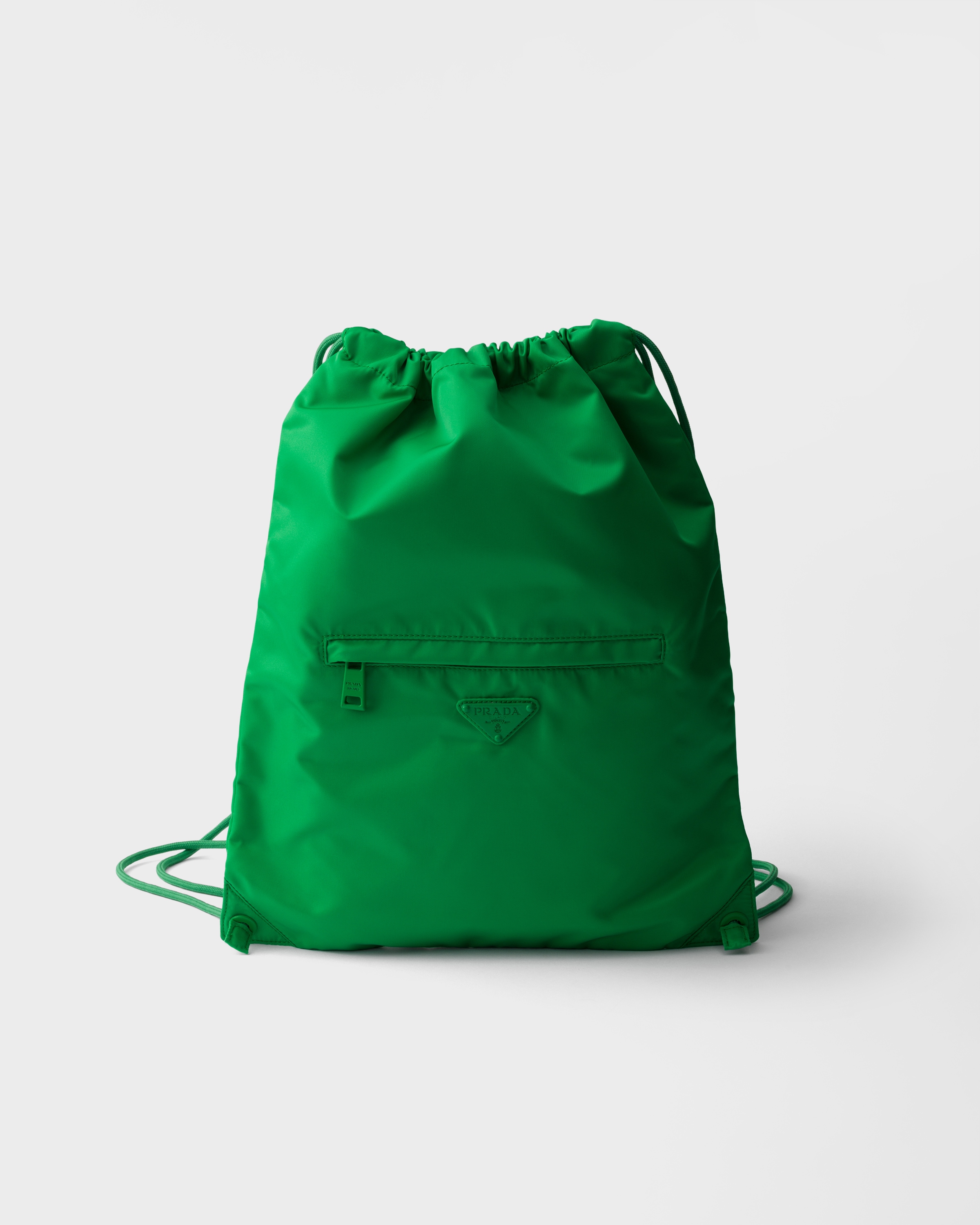 エメラルド Re-Nylon ドローストリング バックパック | PRADA - 日本
